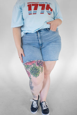 Lovervet High - Rise Raw Hem Midi Denim Shorts – Light Wash - Love Marlow
