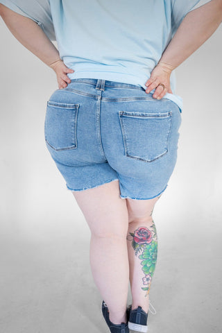 Lovervet High - Rise Raw Hem Midi Denim Shorts – Light Wash - Love Marlow