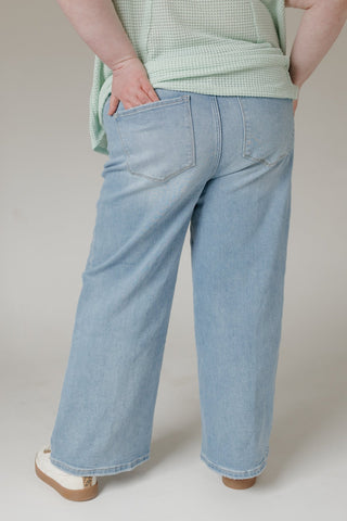 Lovervet Super High Rise Crop Wide Leg Jeans – Light Wash - Love Marlow