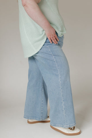 Lovervet Super High Rise Crop Wide Leg Jeans – Light Wash - Love Marlow