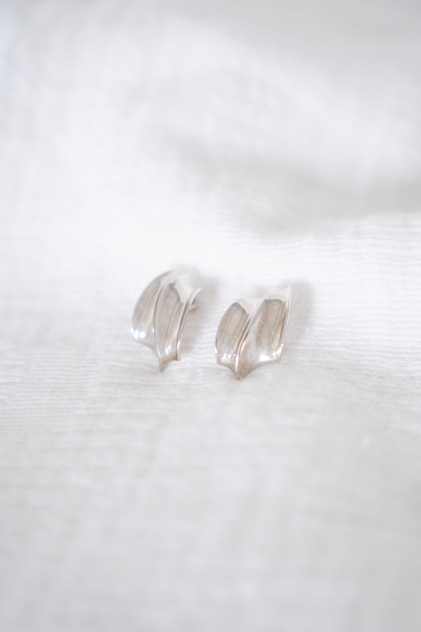 Maya Wide Wave Drop Earrings - Love Marlow