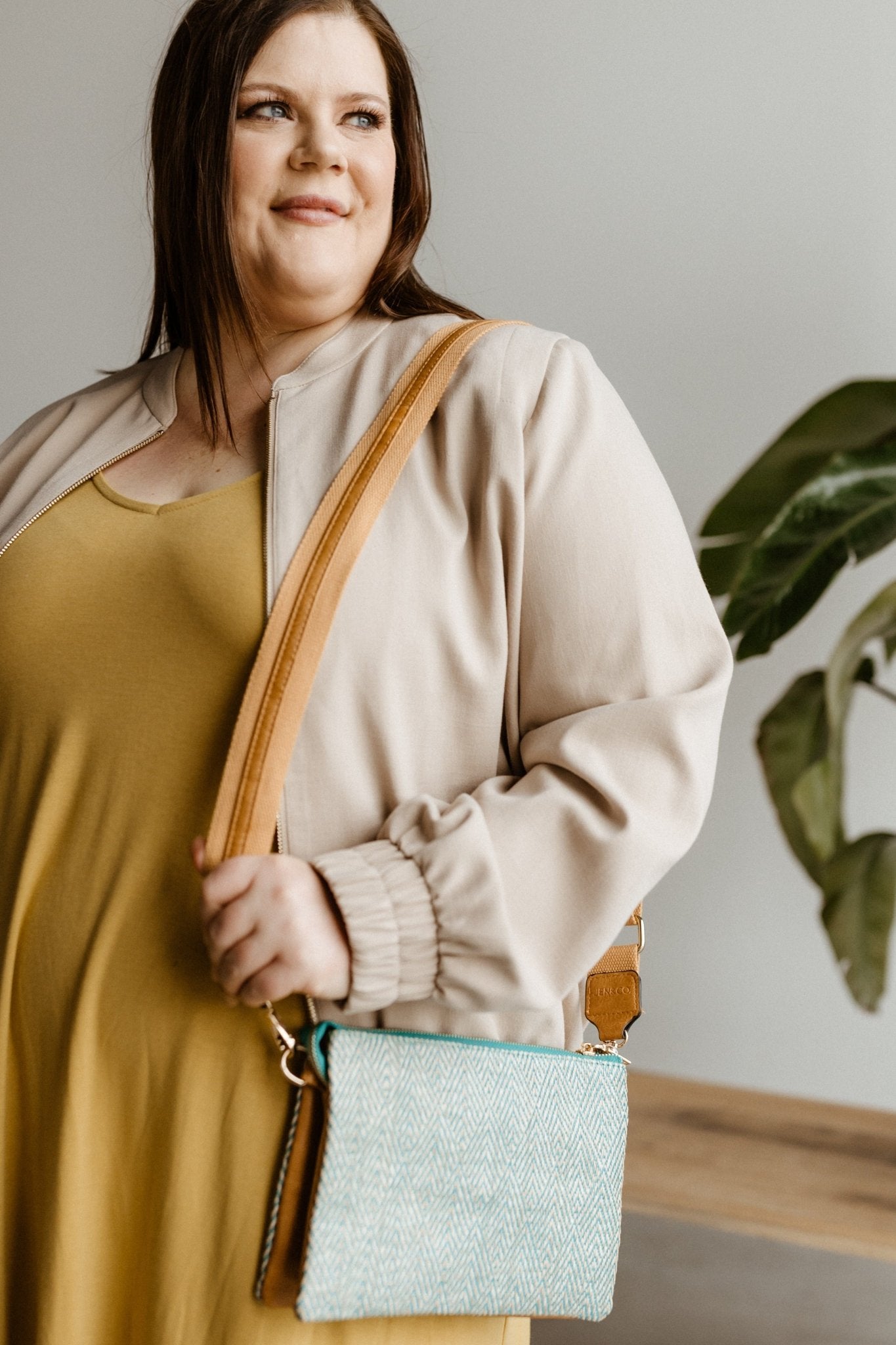 MEDIUM DIAMOND PATTERN CLUTCH IN TEAL - Love Marlow