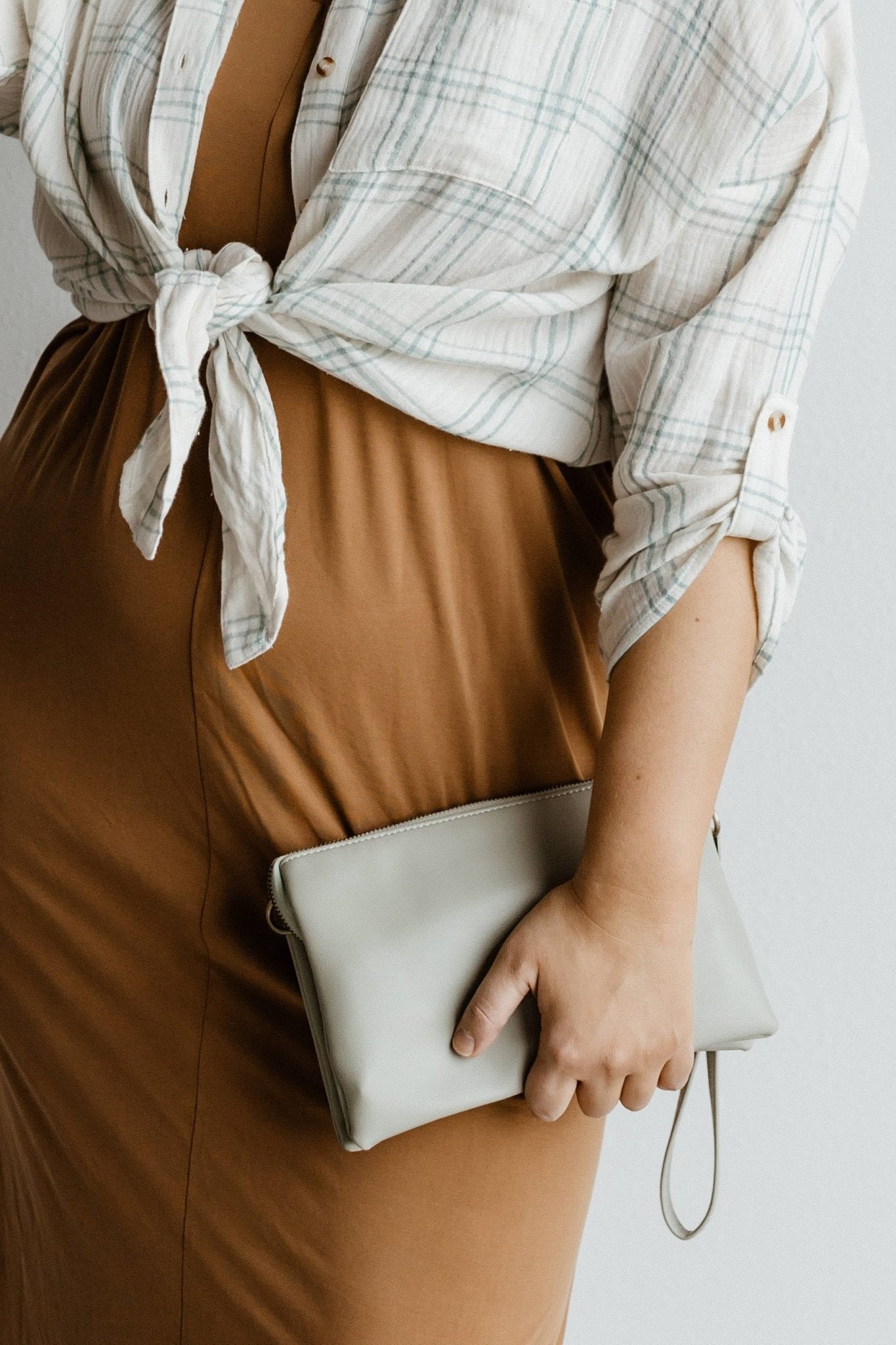 MEDIUM FAUX LEATHER CLUTCH IN LIGHT SAGE - Love Marlow