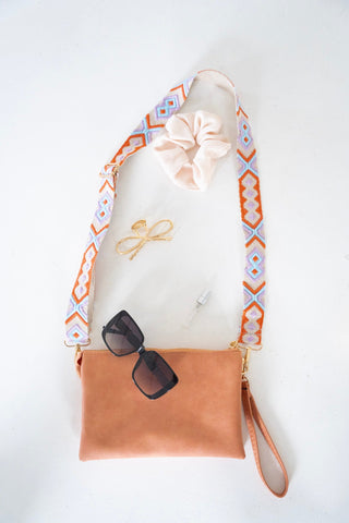 MEDIUM FAUX LEATHER CLUTCH IN MELON - Love Marlow