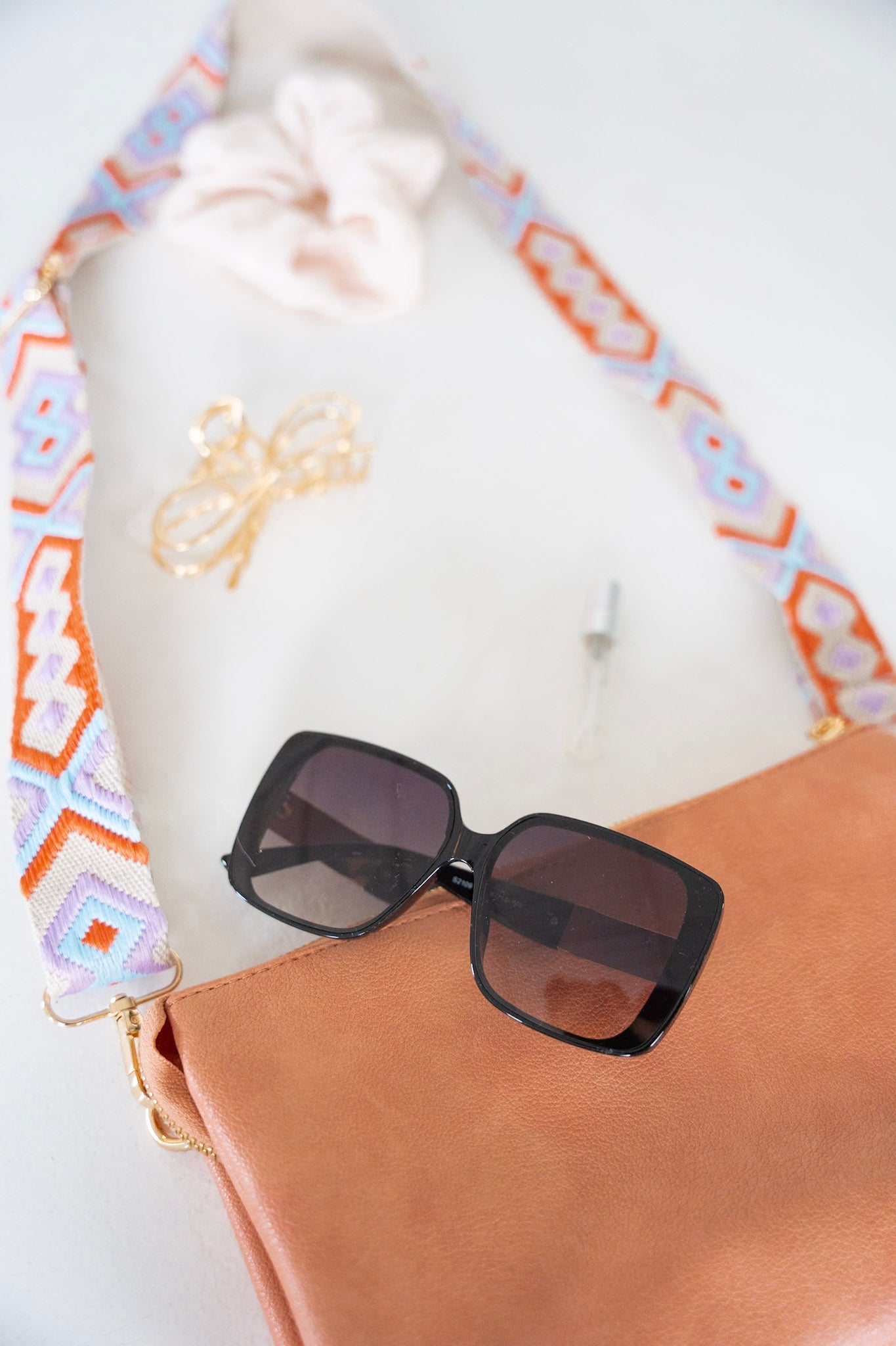 MEDIUM FAUX LEATHER CLUTCH IN MELON - Love Marlow