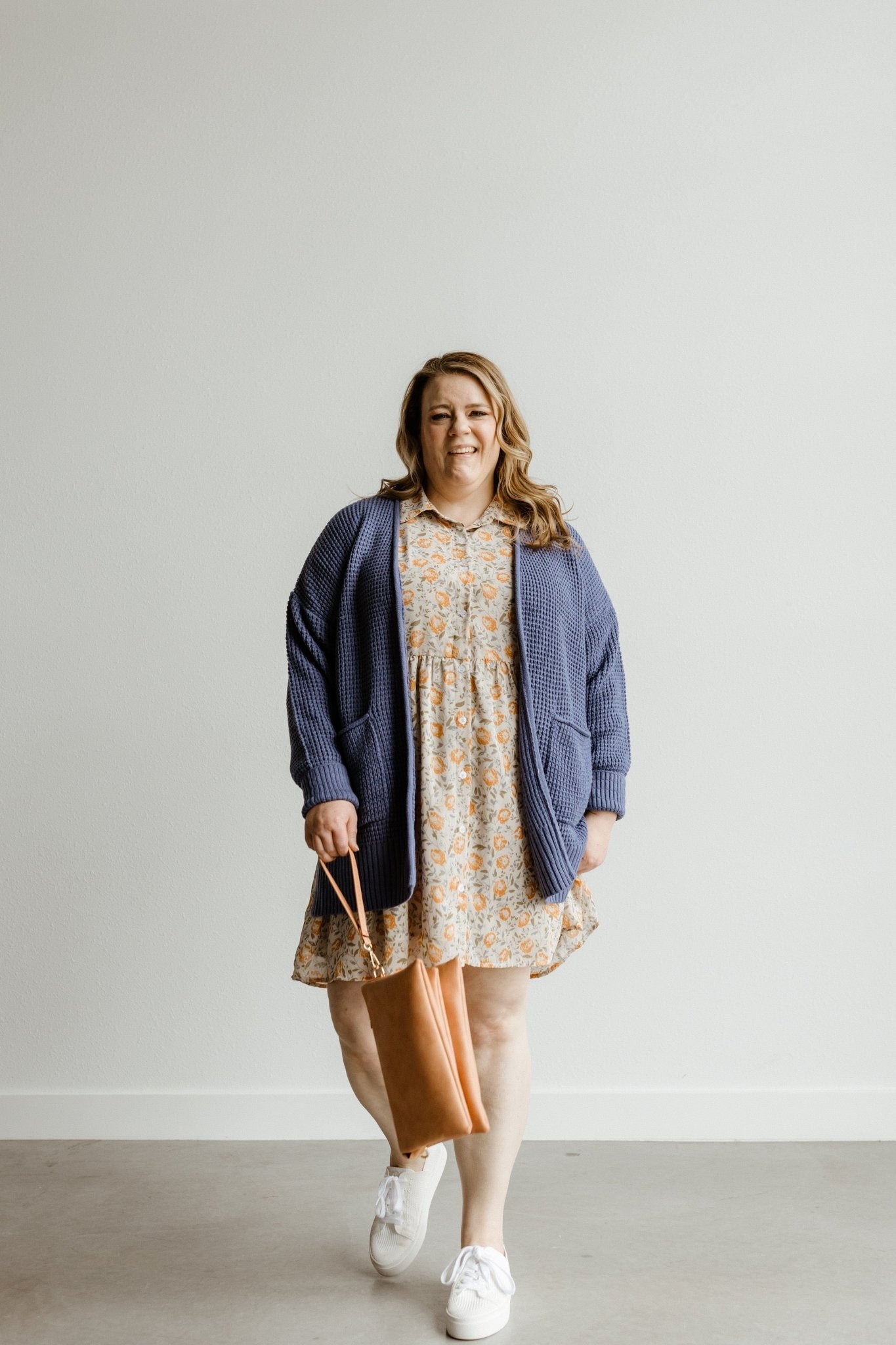 MEDIUM FAUX LEATHER CLUTCH IN MELON - Love Marlow