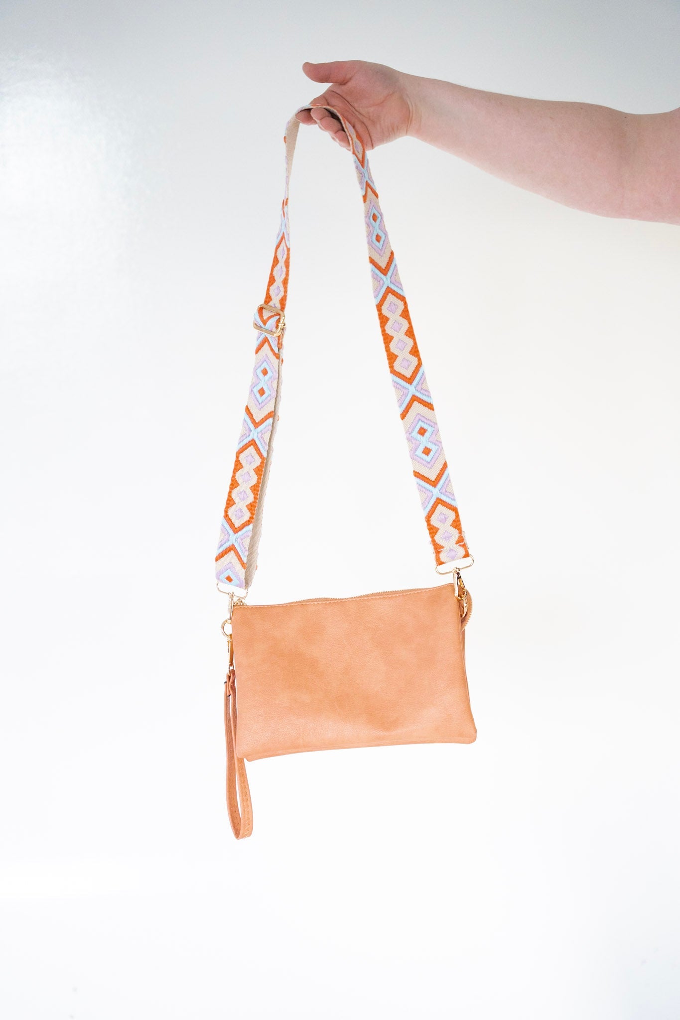 MEDIUM FAUX LEATHER CLUTCH IN MELON - Love Marlow