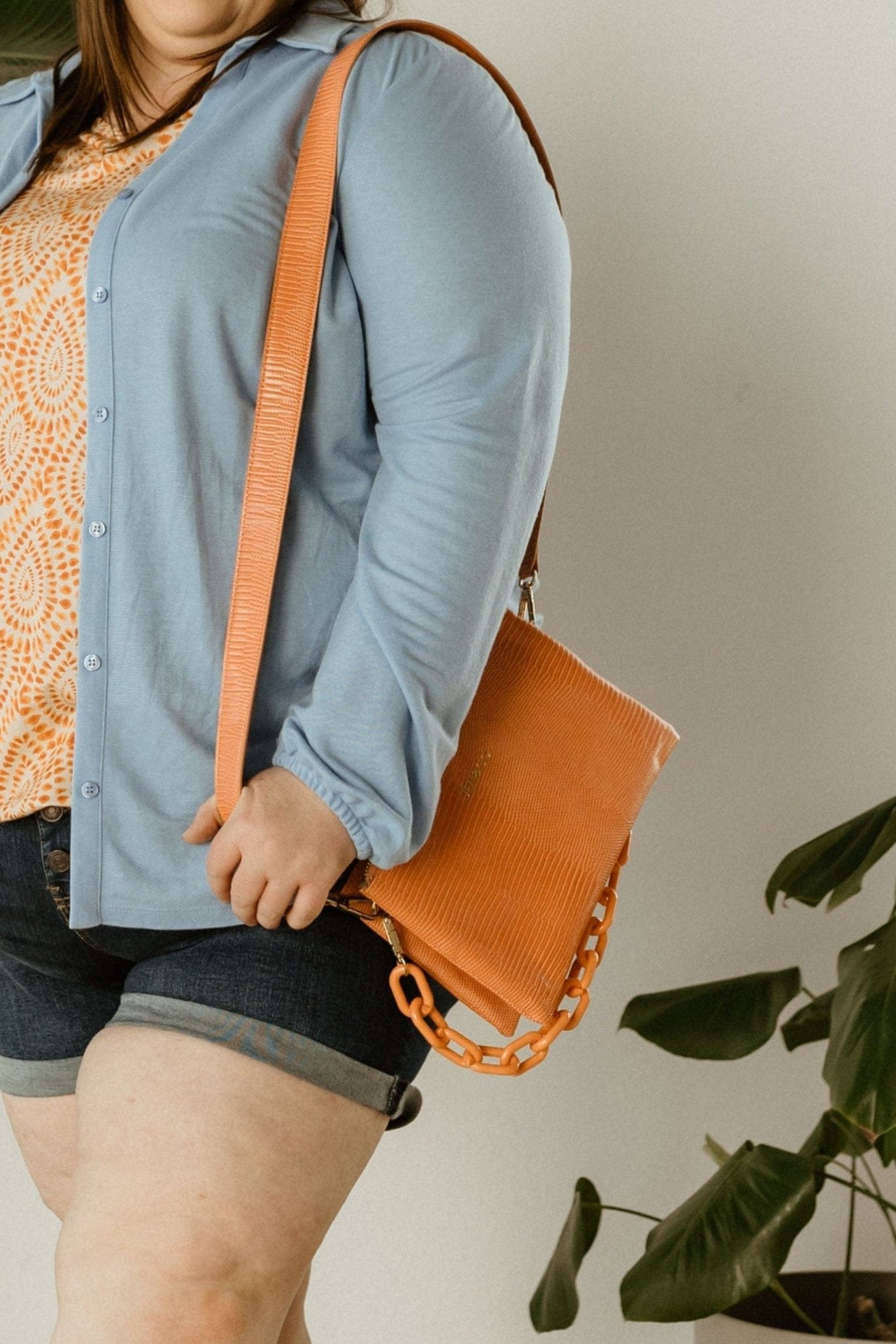 MEDIUM LIZARD PRINT CLUTCH IN CORAL - Love Marlow