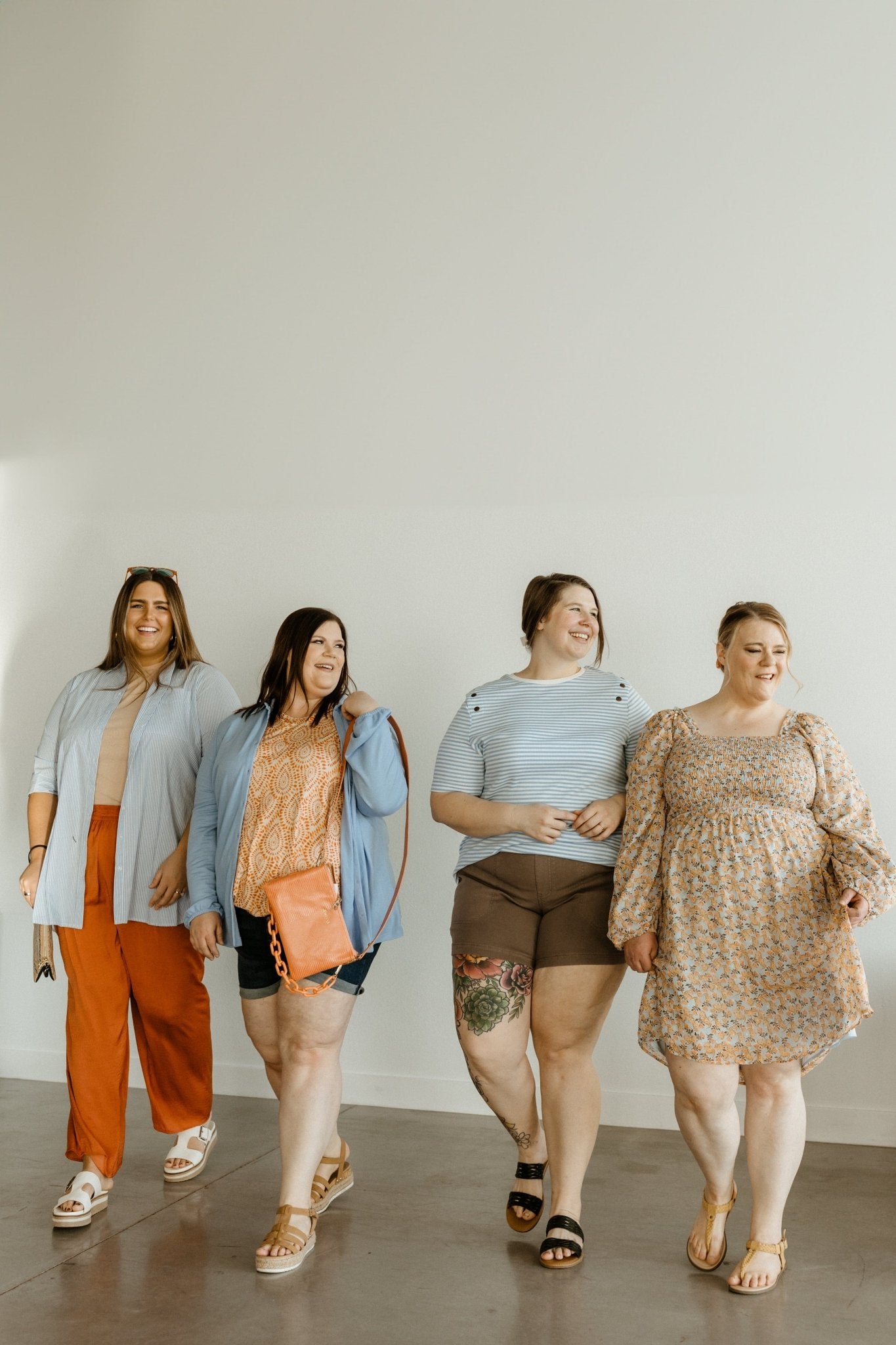 MEDIUM LIZARD PRINT CLUTCH IN CORAL - Love Marlow