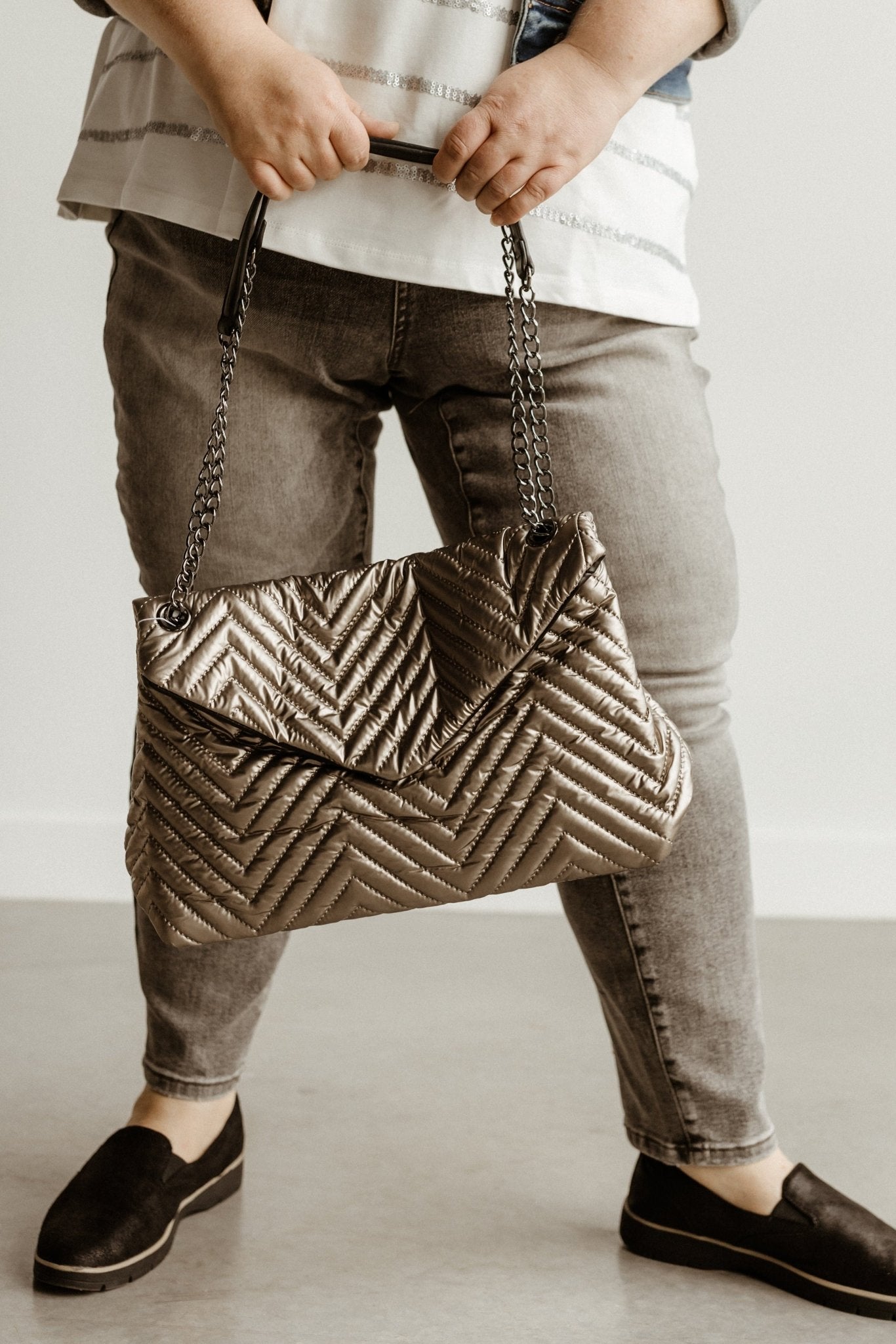 METALLIC PUFFER CROSSBODY IN CHAMPAGNE - Love Marlow