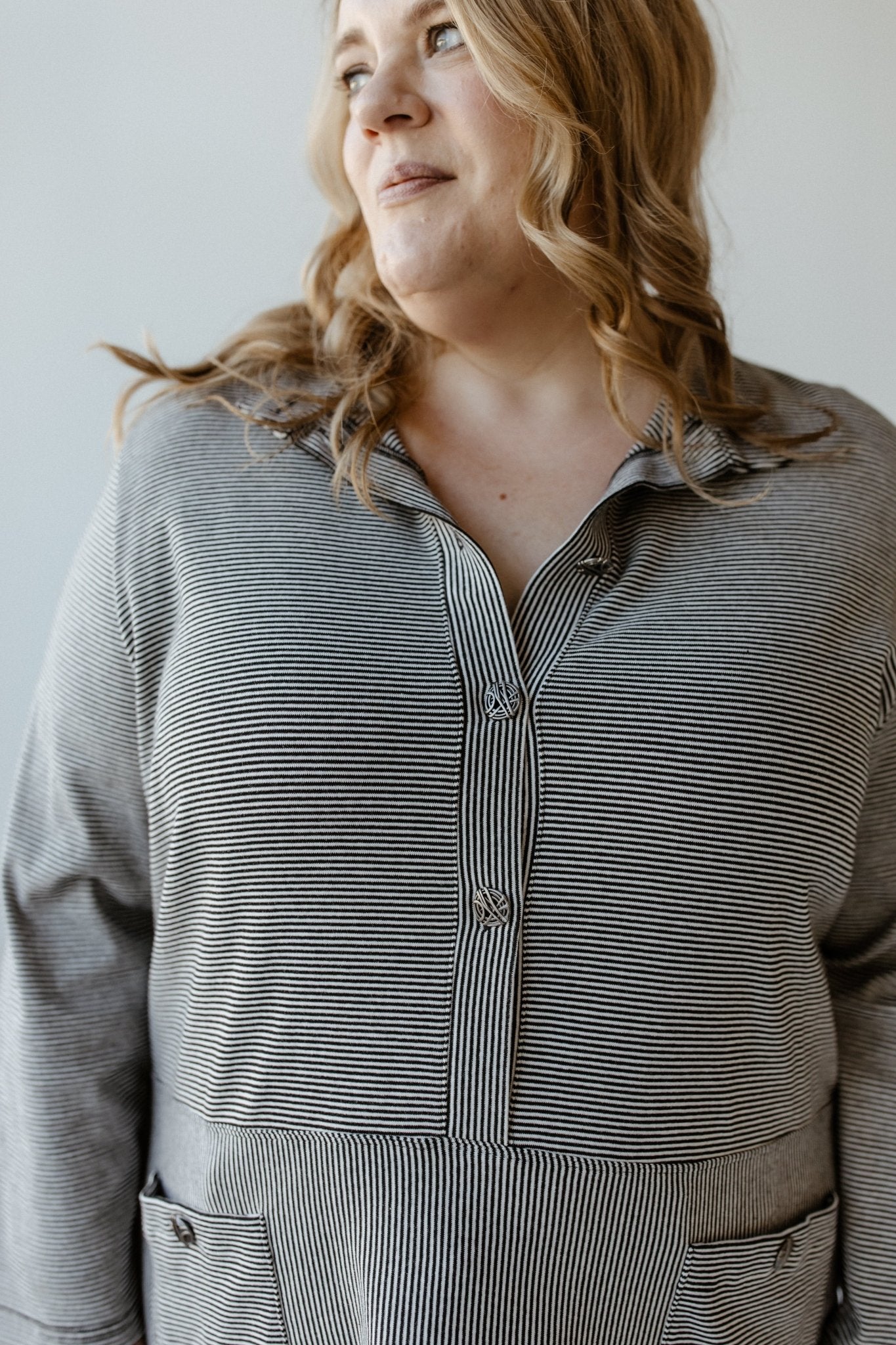 MICRO - STRIPE PULLOVER WITH POCKET DETAIL - L - Love Marlow