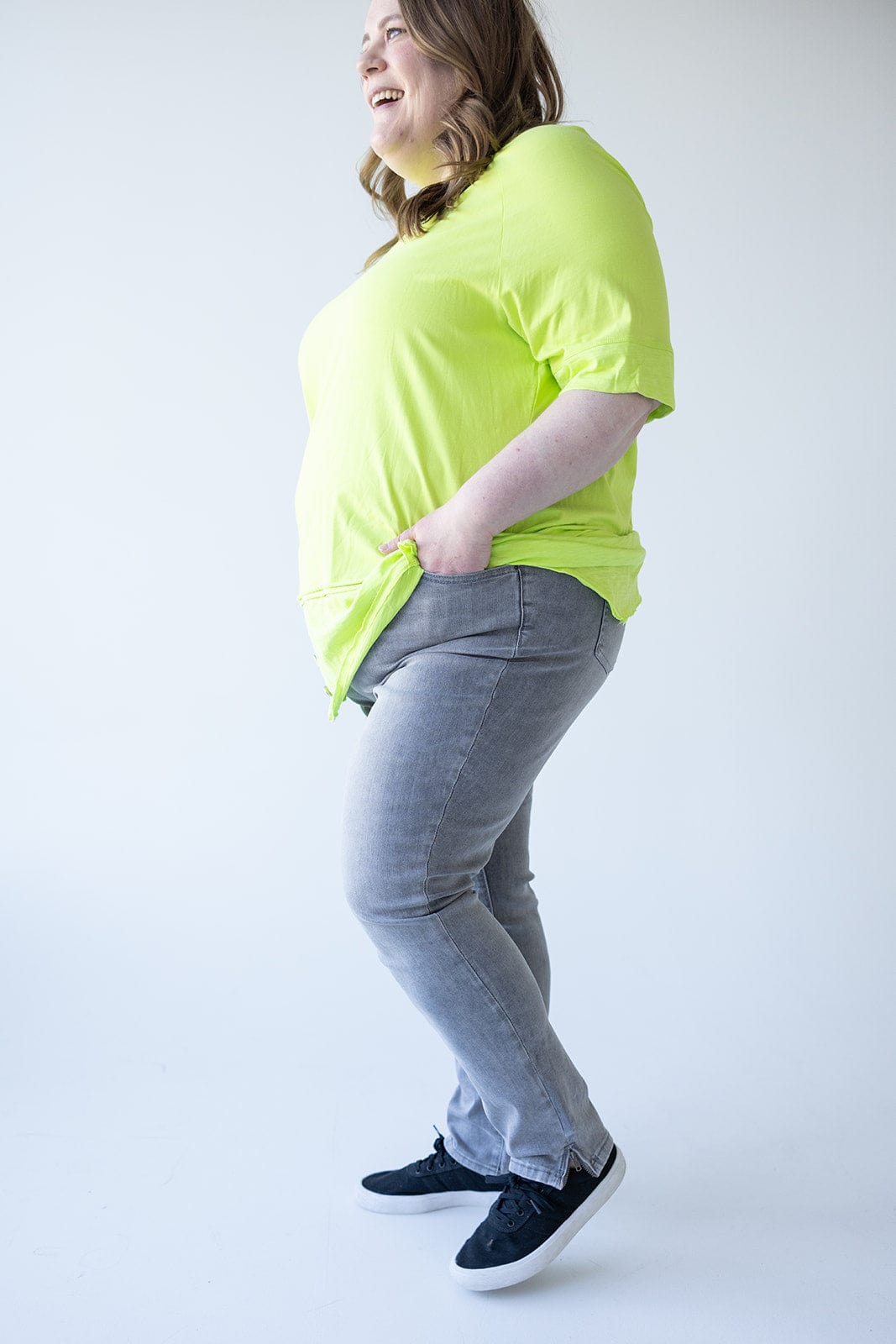 MID - RISE SKINNY JEAN WITH ZIPPER DETAIL IN LIGHT GREY - Love Marlow