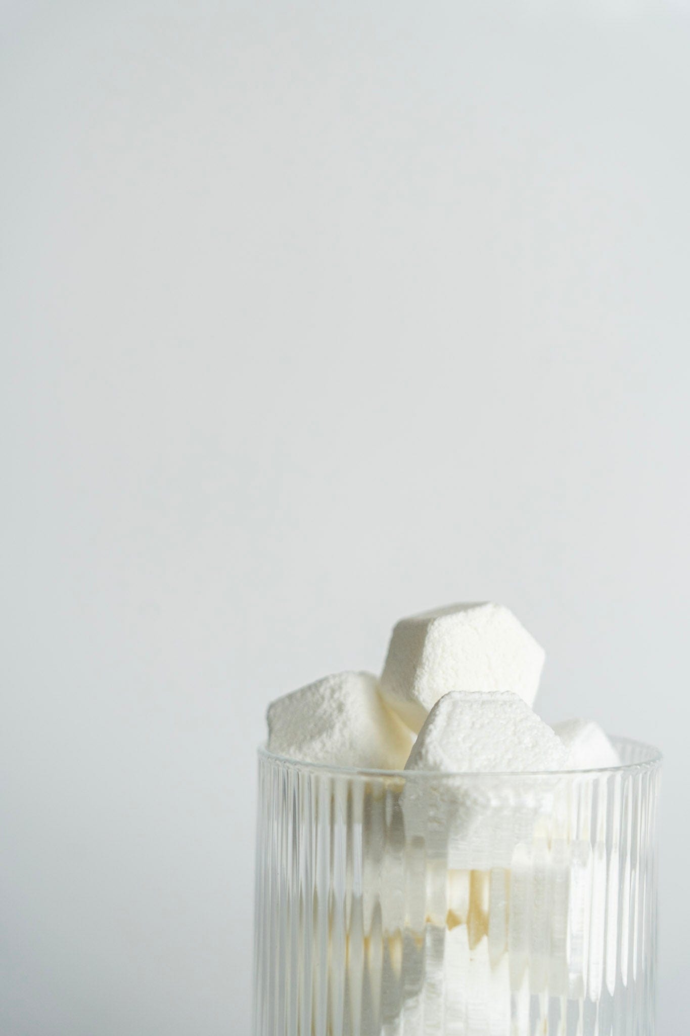 MINI SHOWER STEAMERS IN ROSEMARY MINT - AROMATHERAPY ESSENTIAL OIL SPA TABLETS - Love Marlow