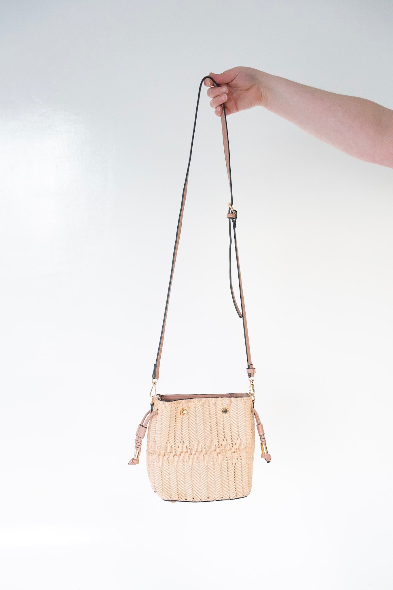 MINI WOVEN BUCKET BAG IN BLUSH - Love Marlow