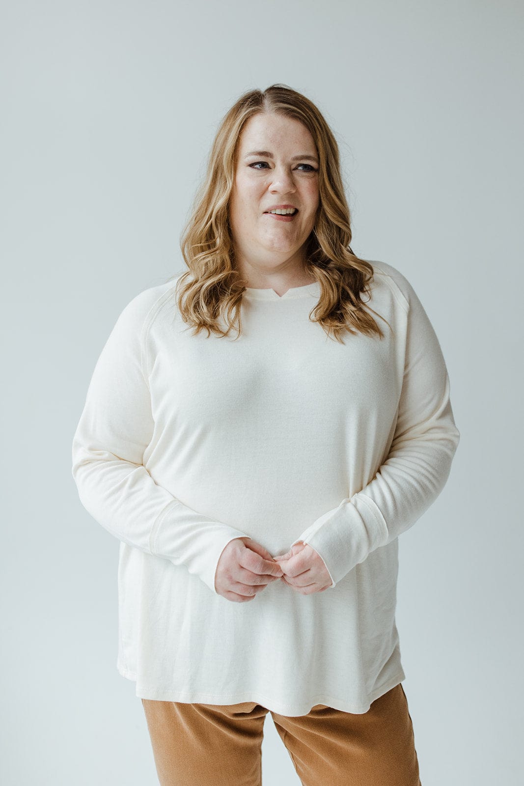 NOTCHED NECK RAGLAN SLEEVE TEE IN ECRU - Love Marlow