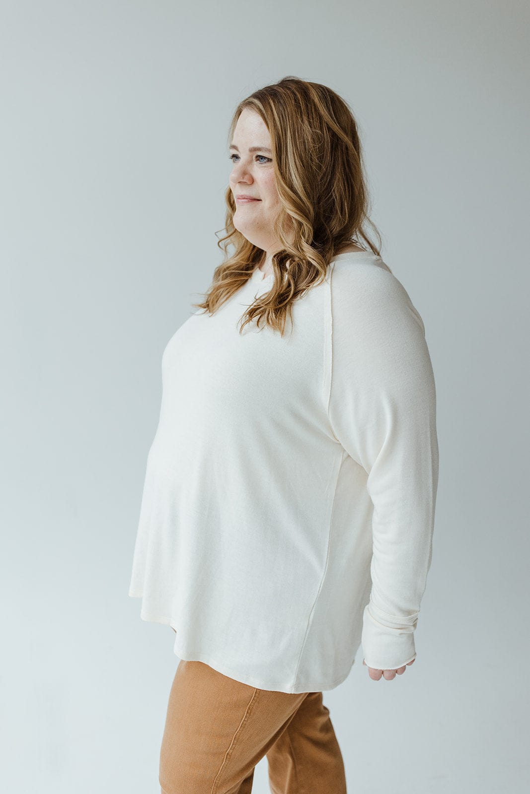 NOTCHED NECK RAGLAN SLEEVE TEE IN ECRU - Love Marlow