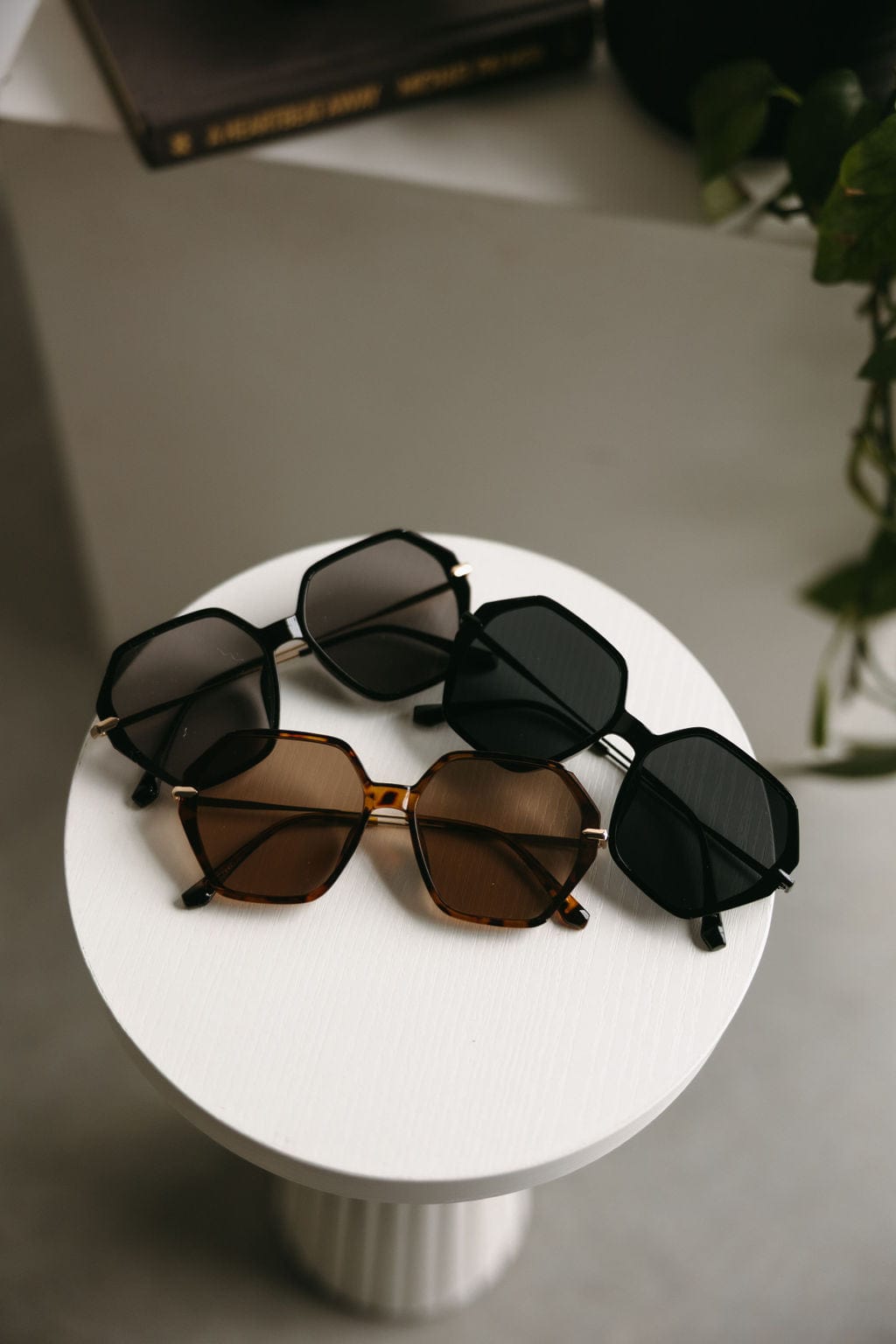 OIA SUNGLASSES IN BLACK - Love Marlow