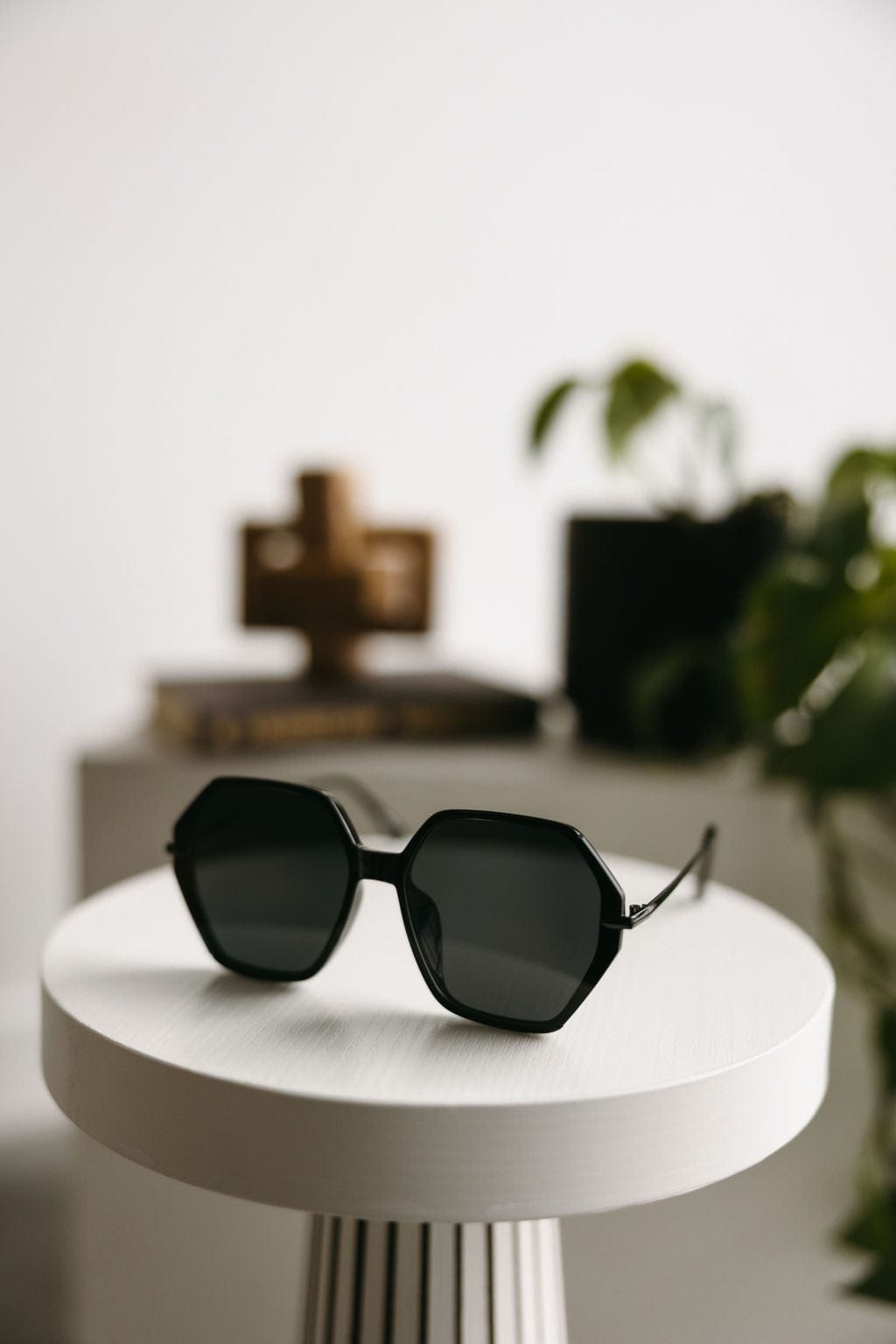 OIA SUNGLASSES IN BLACK - Love Marlow