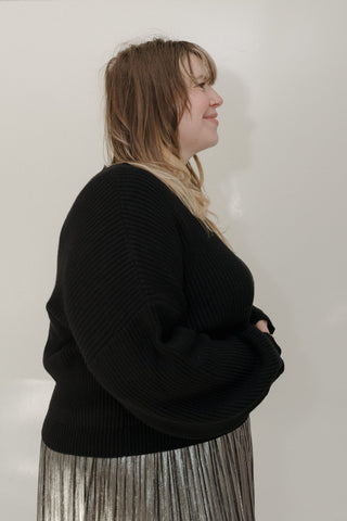 OVERSIZED CROPPED SWEATER IN VERY BLACK - Love Marlow