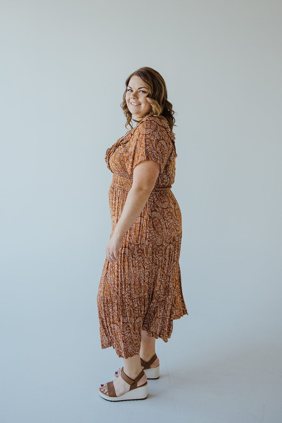 PAISLEY MIDI - LENGTH DRESS WITH RUFFLE DETAIL - L - Love Marlow