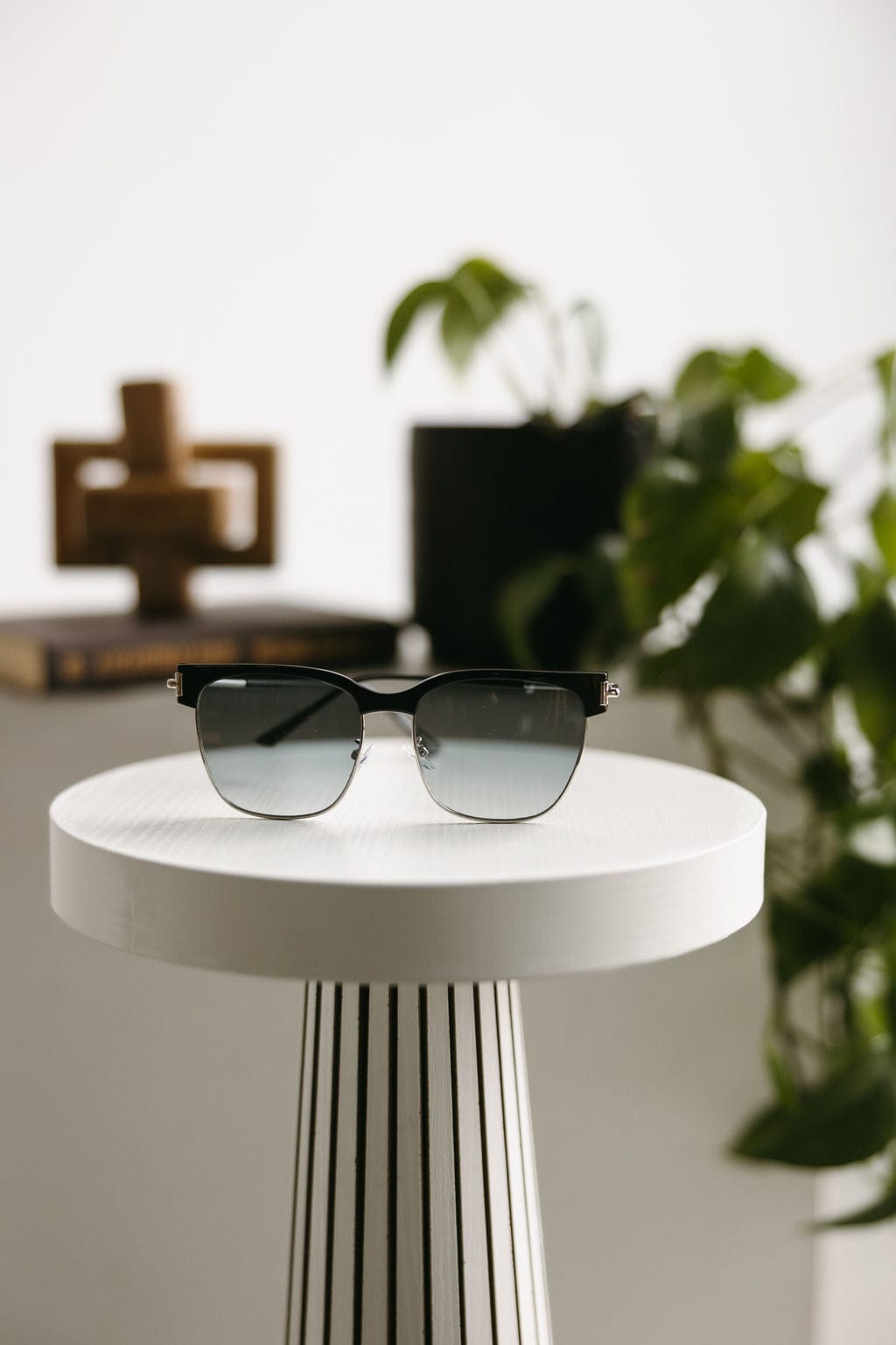 PETRA SUNGLASSES IN BLACK AND SILVER - Love Marlow