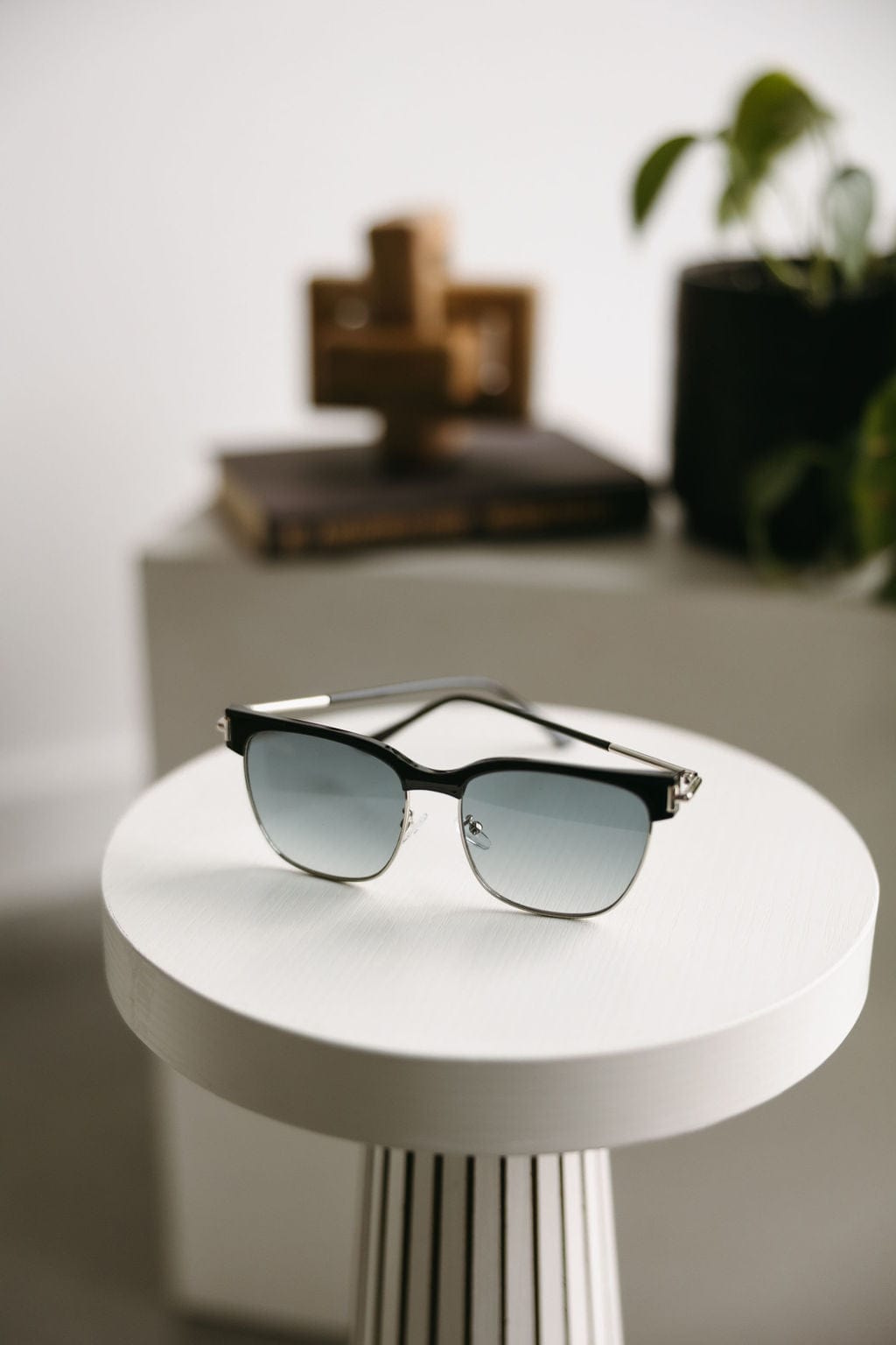 PETRA SUNGLASSES IN BLACK AND SILVER - Love Marlow