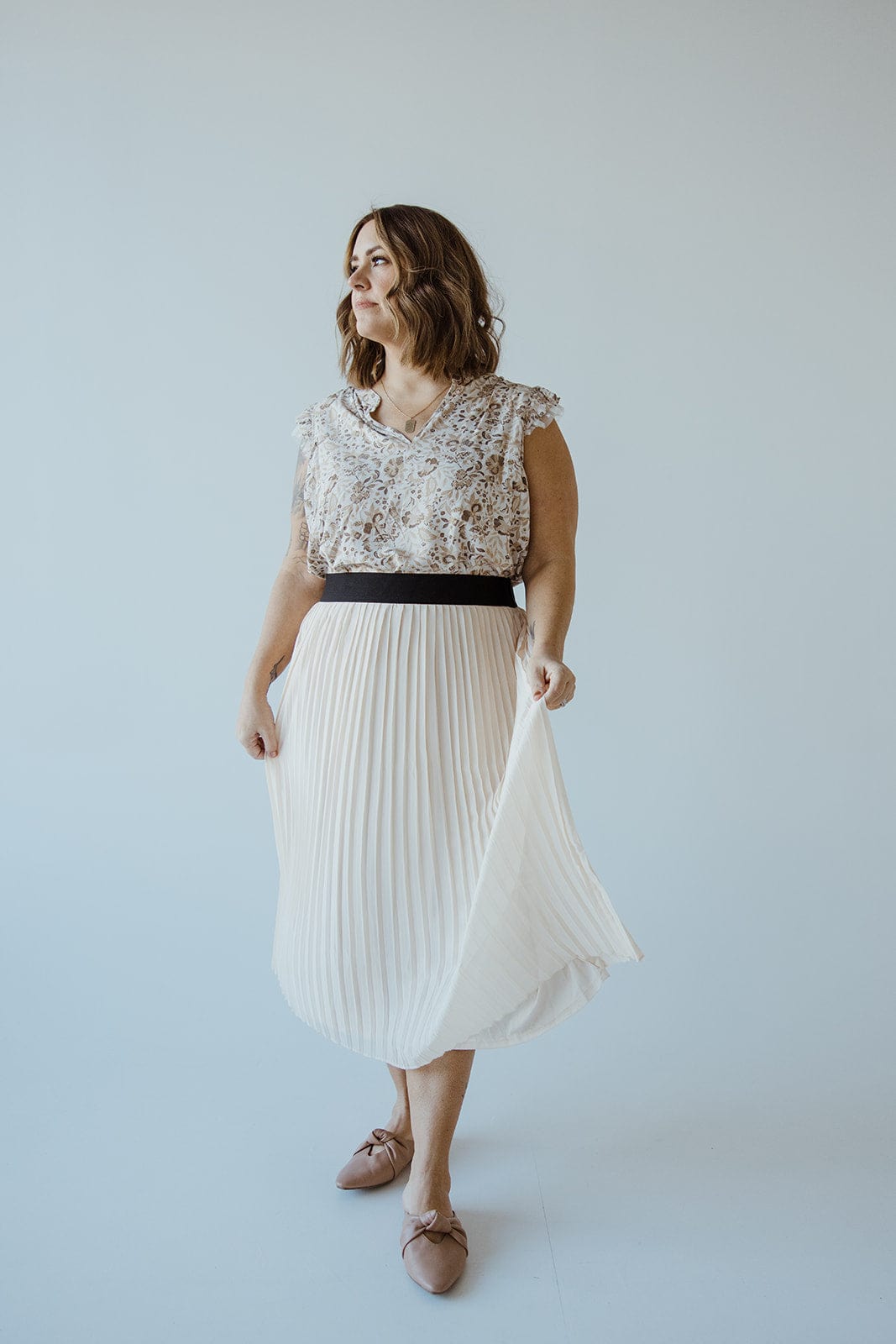 PLEATED MIDI LENGTH CHIFFON SKIRT IN TAUPE - 1x - Love Marlow