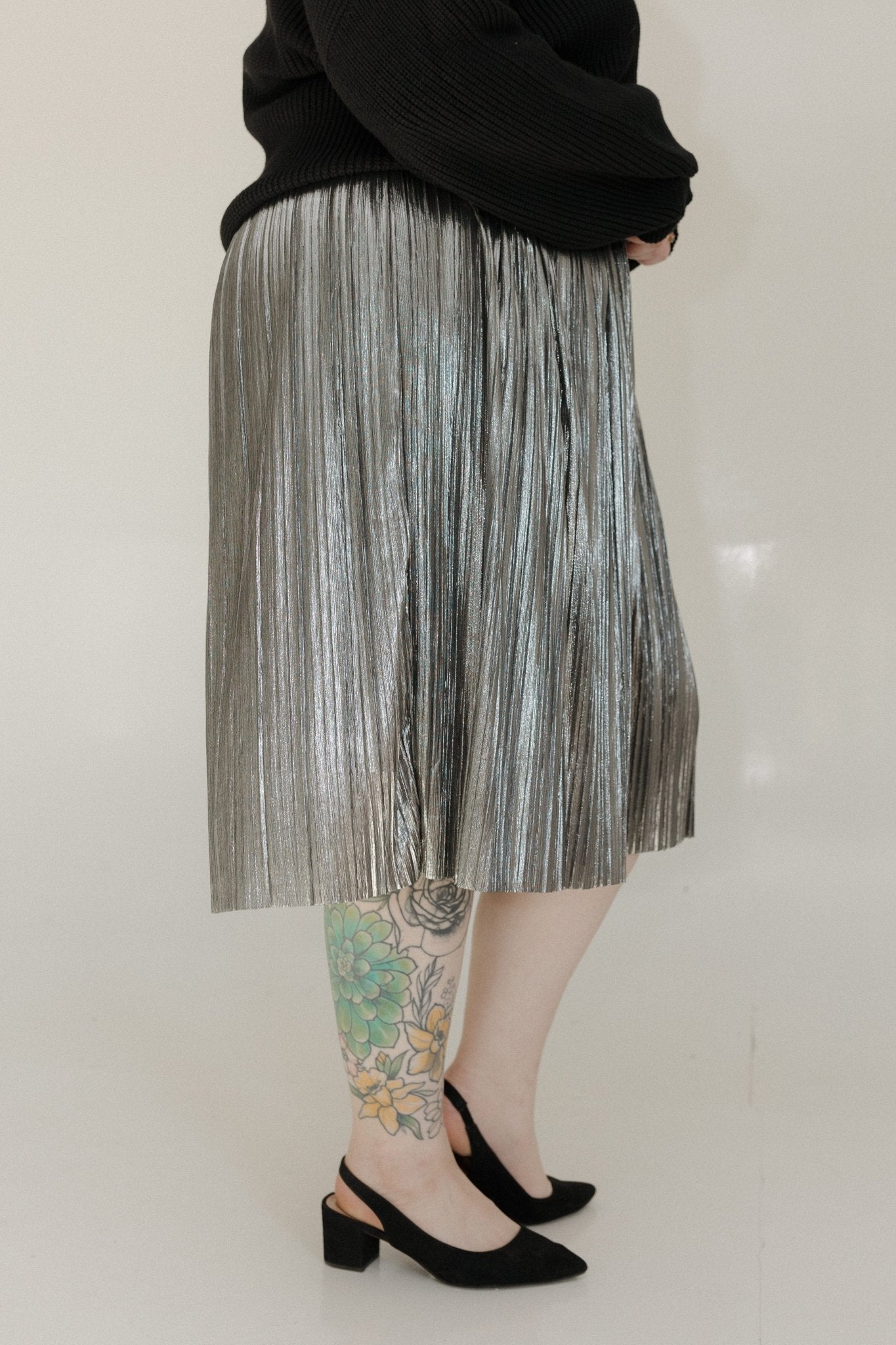 PLEATED MIDI SKIRT IN METALLIC SILVER - Love Marlow
