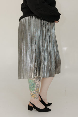 PLEATED MIDI SKIRT IN METALLIC SILVER - Love Marlow