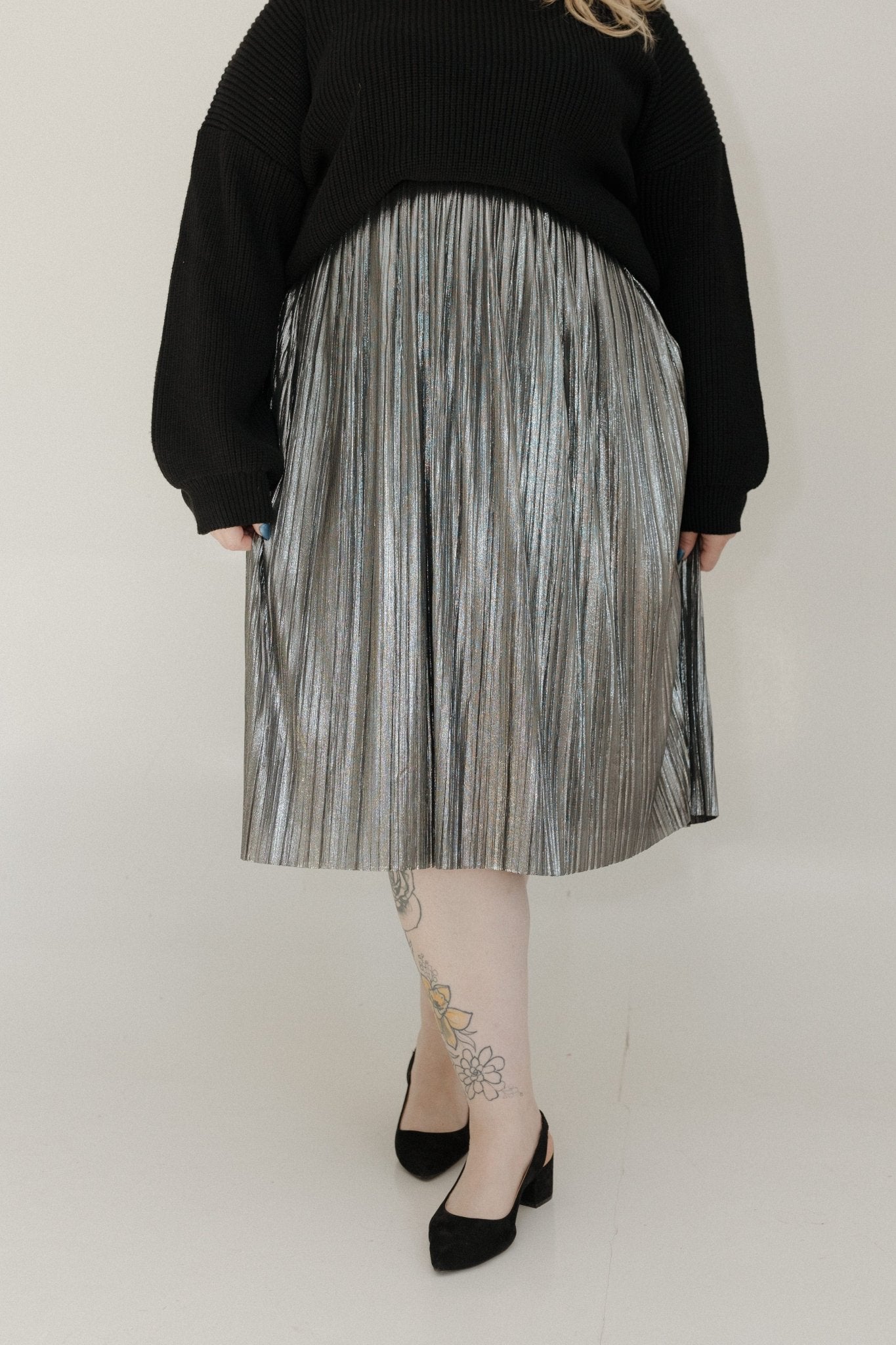 PLEATED MIDI SKIRT IN METALLIC SILVER - Love Marlow