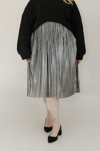 PLEATED MIDI SKIRT IN METALLIC SILVER - Love Marlow