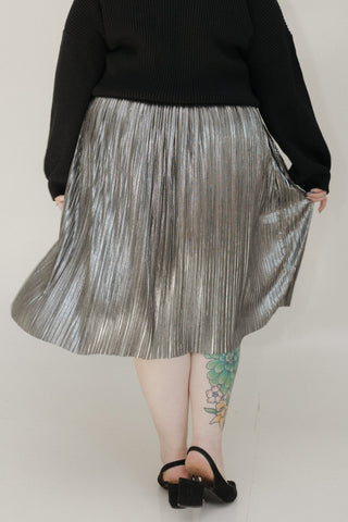 PLEATED MIDI SKIRT IN METALLIC SILVER - Love Marlow