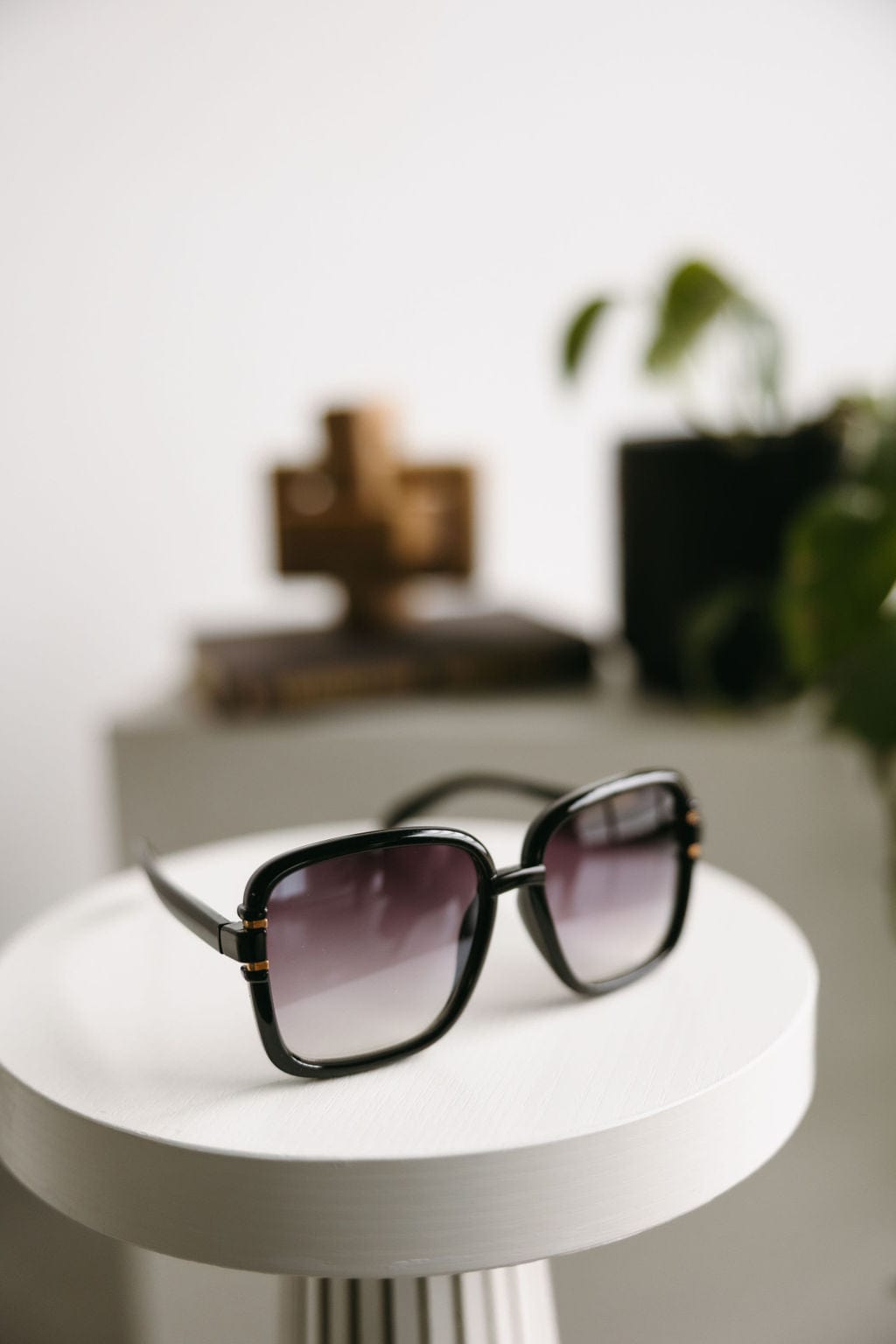 PRAGUE SUNGLASSES IN BLACK - Love Marlow