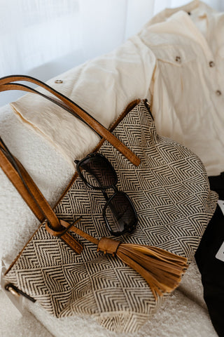 PRAGUE SUNGLASSES IN BLACK - Love Marlow