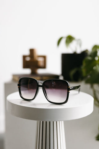 PRAGUE SUNGLASSES IN BLACK - Love Marlow