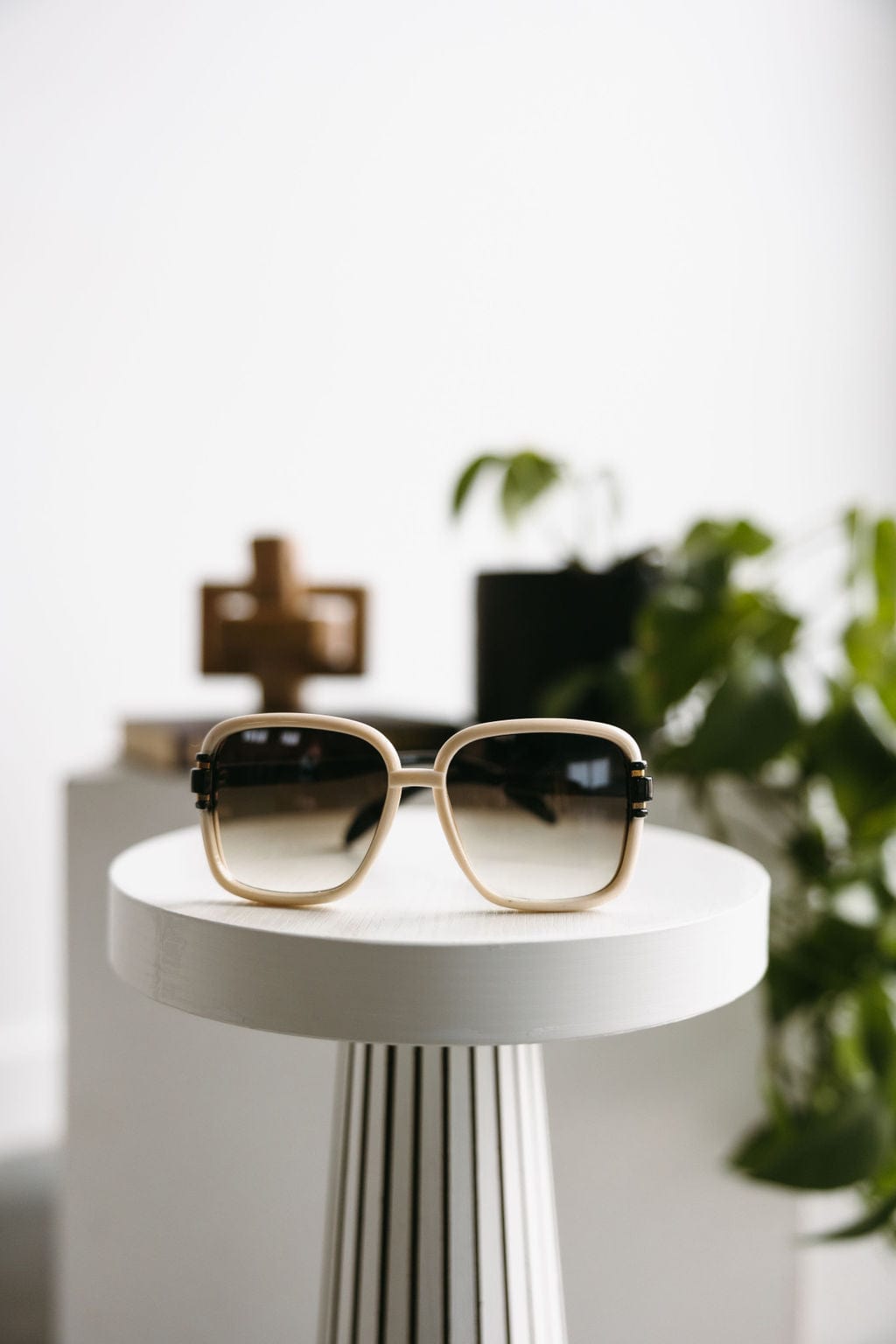PRAGUE SUNGLASSES IN BONE AND BLACK - Love Marlow