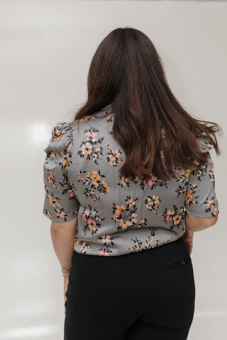 PUFF SHOULDER SILKY BUTTON - UP FLORAL BLOUSE IN CHARCOAL - Love Marlow