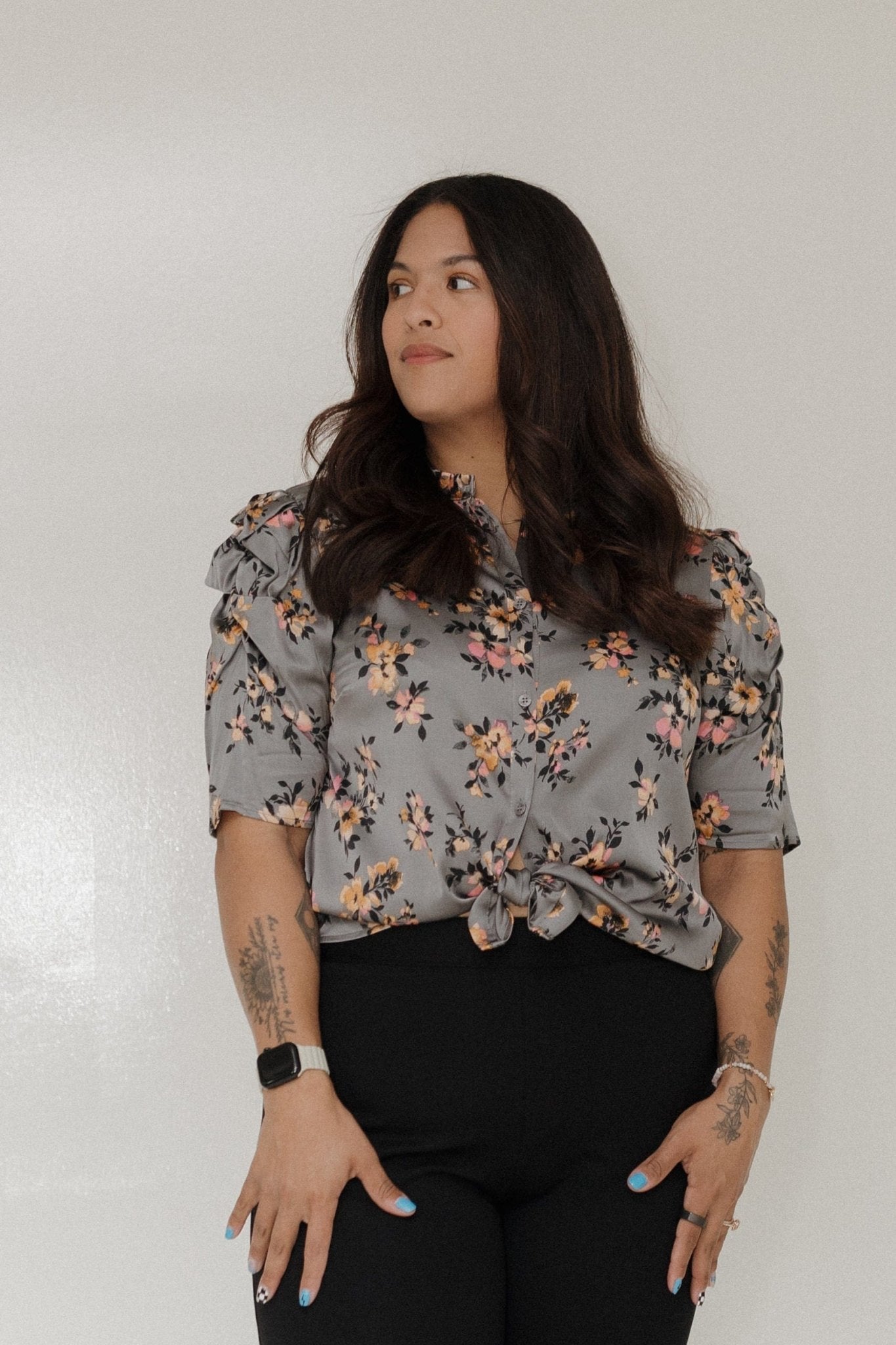 PUFF SHOULDER SILKY BUTTON - UP FLORAL BLOUSE IN CHARCOAL - Love Marlow