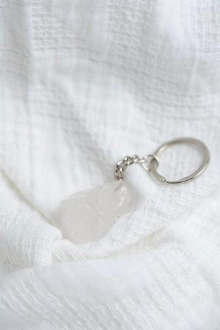 QUARTZ RAW CRYSTAL KEYCHAIN – MASTER HEALER FOR CLARITY, ENERGY & AMPLIFICATION - Love Marlow