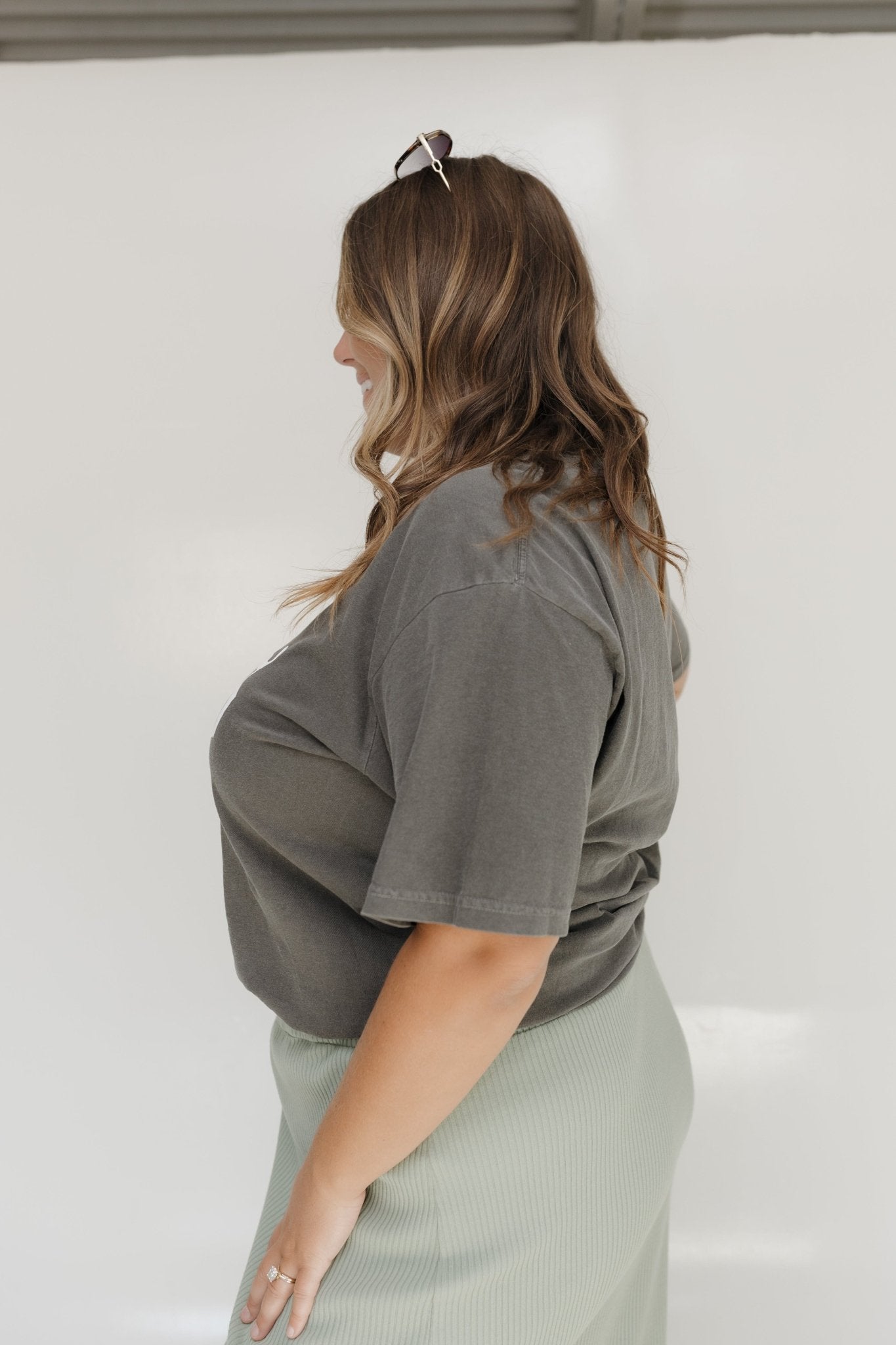 "RAISED ON 90s HIP HOP" GRAPHIC TEE - Love Marlow