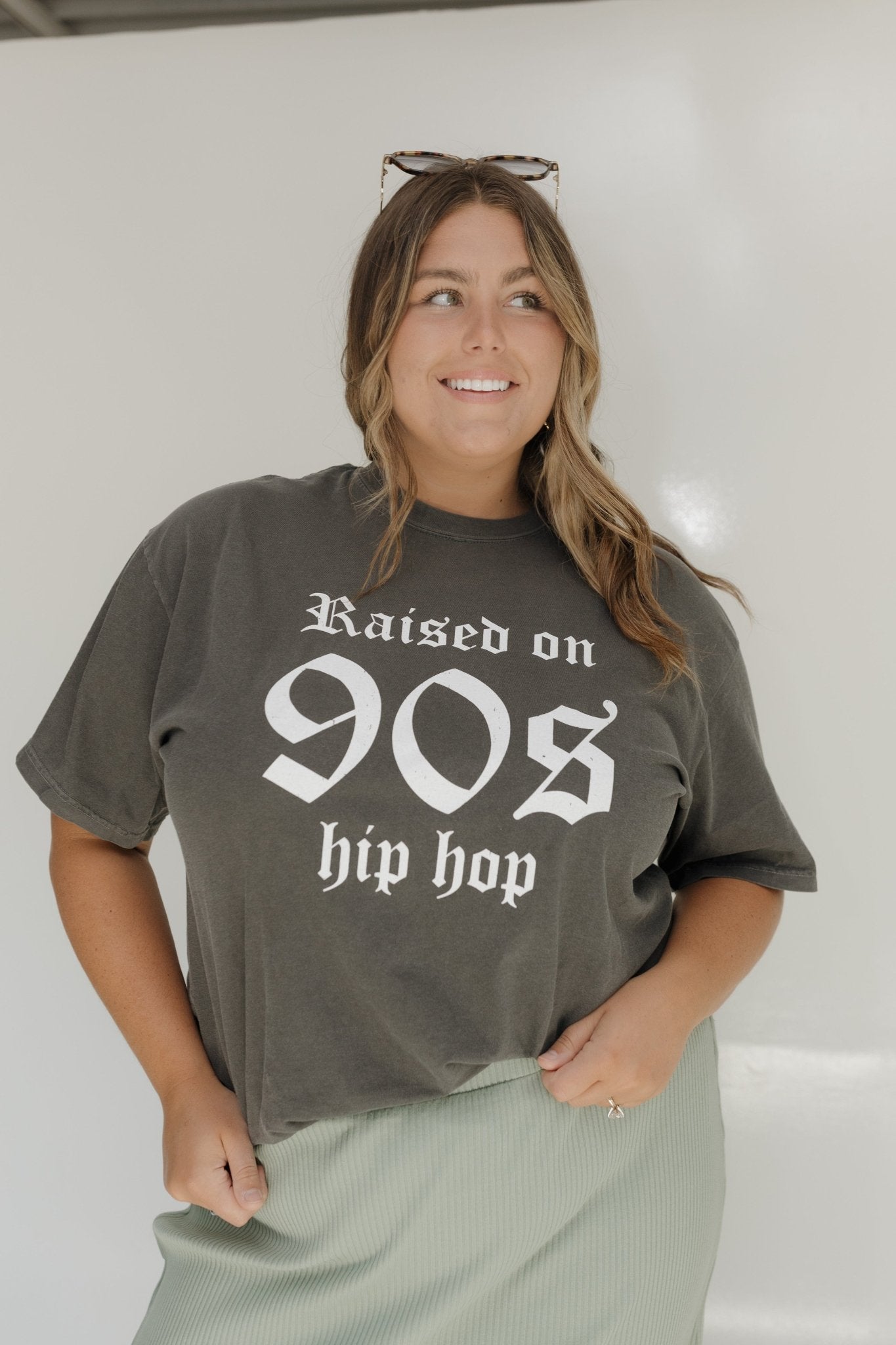 "RAISED ON 90s HIP HOP" GRAPHIC TEE - Love Marlow
