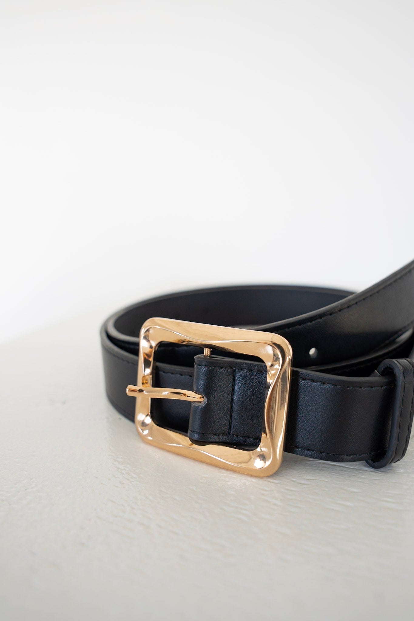 Rectangle Gold Belt in Black - Love Marlow