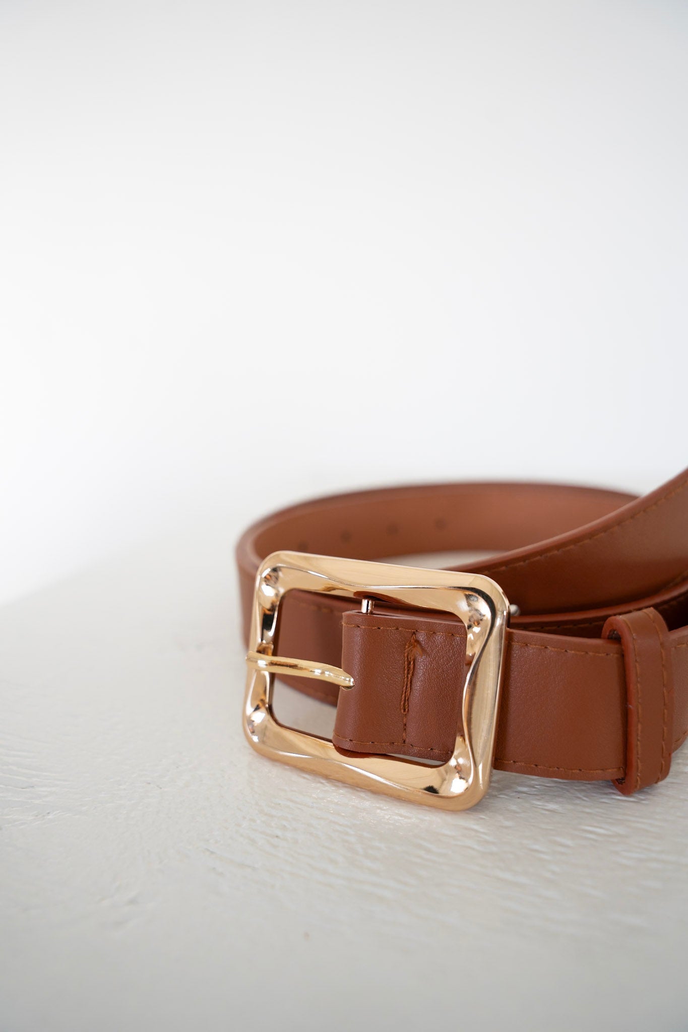 Rectangle Gold Belt in Cognac - Love Marlow