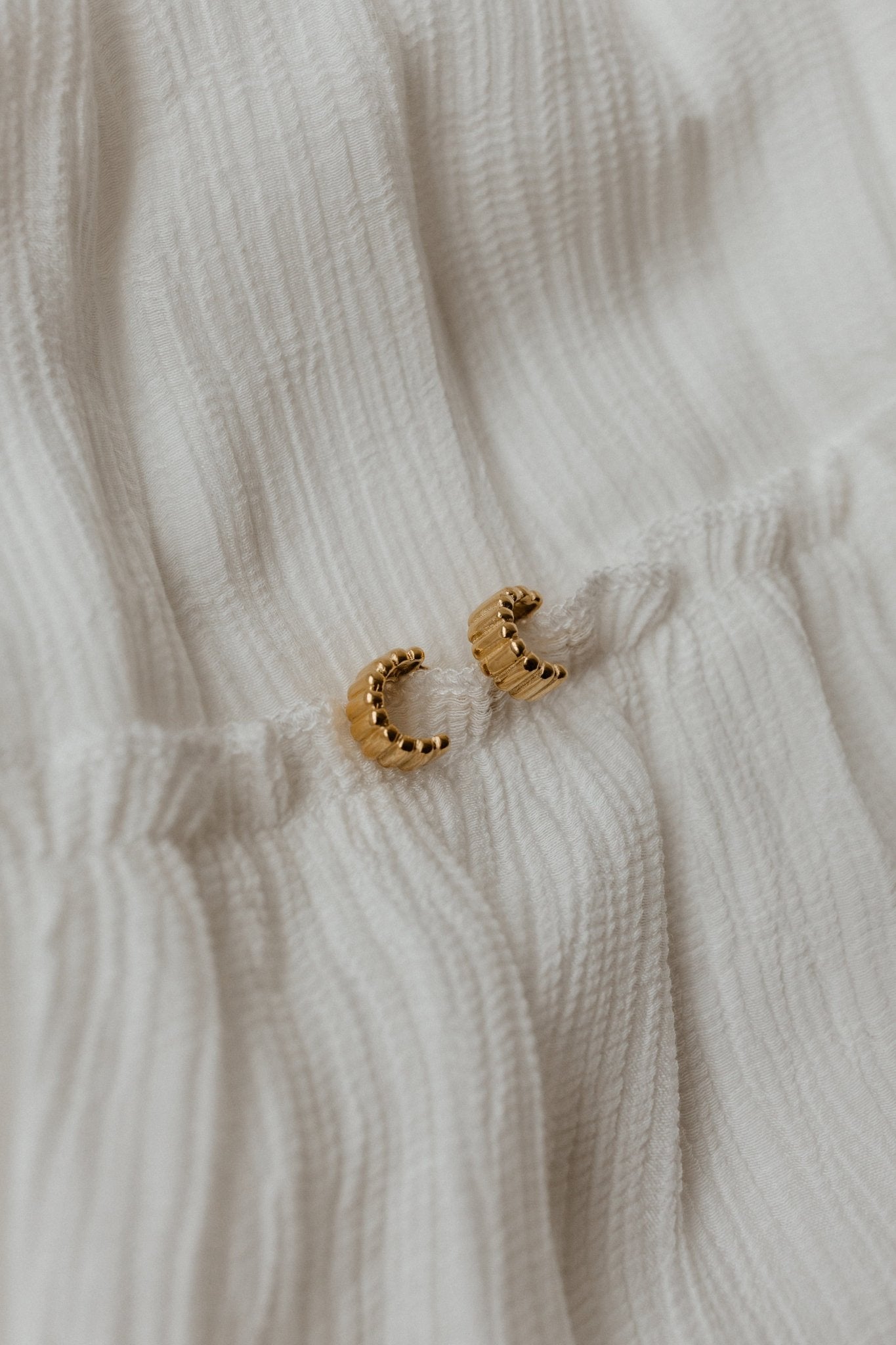 REESE MINI HOOP EARRINGS - Love Marlow