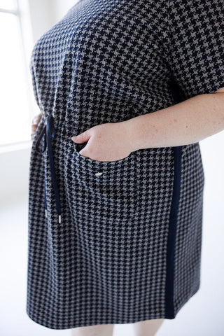 RETRO VIBING HOUNDSTOOTH DRESS - Love Marlow
