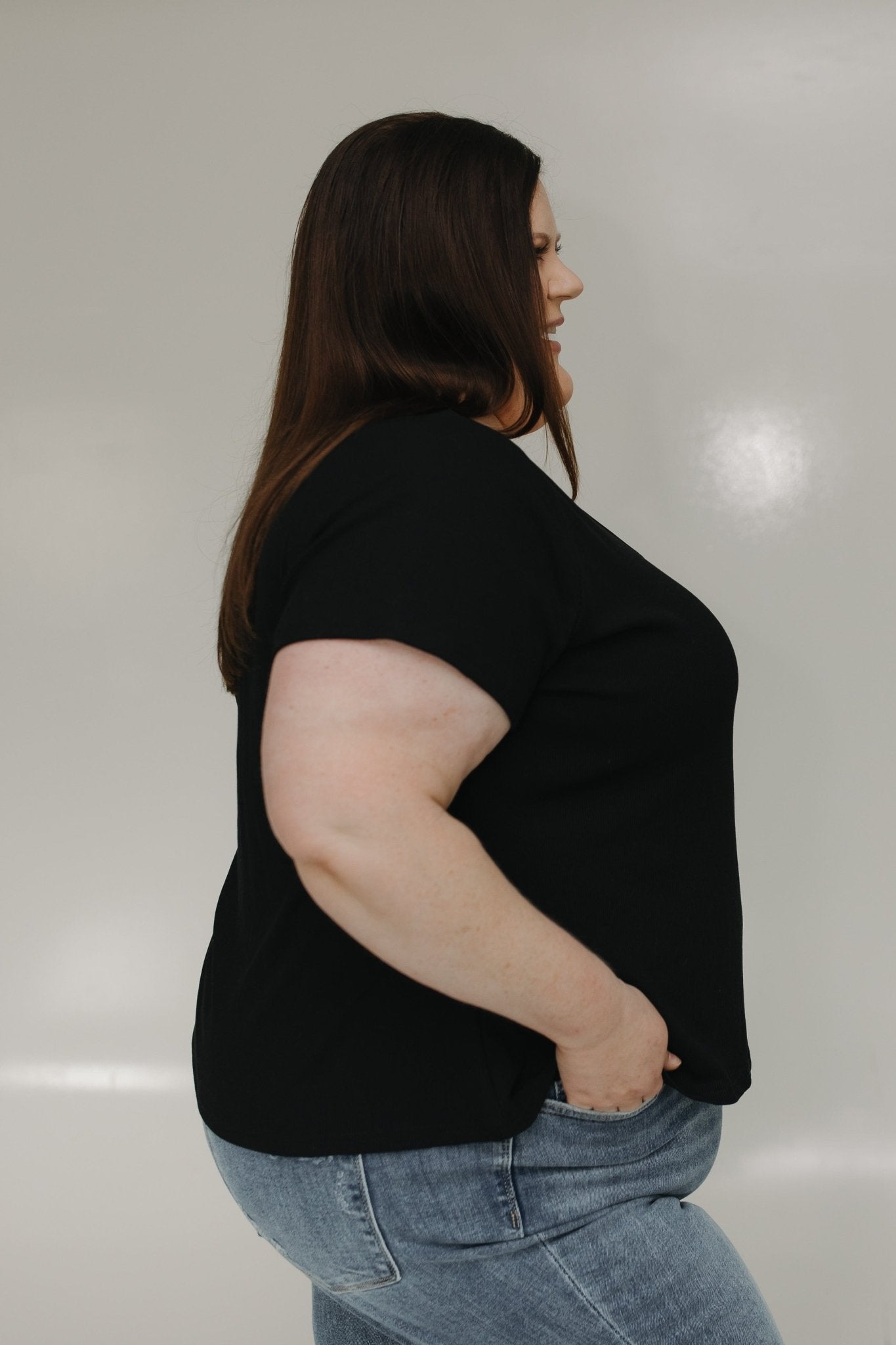 RIBBED ESSENTIAL SCOOPED NECK TEE IN BLACK - Love Marlow