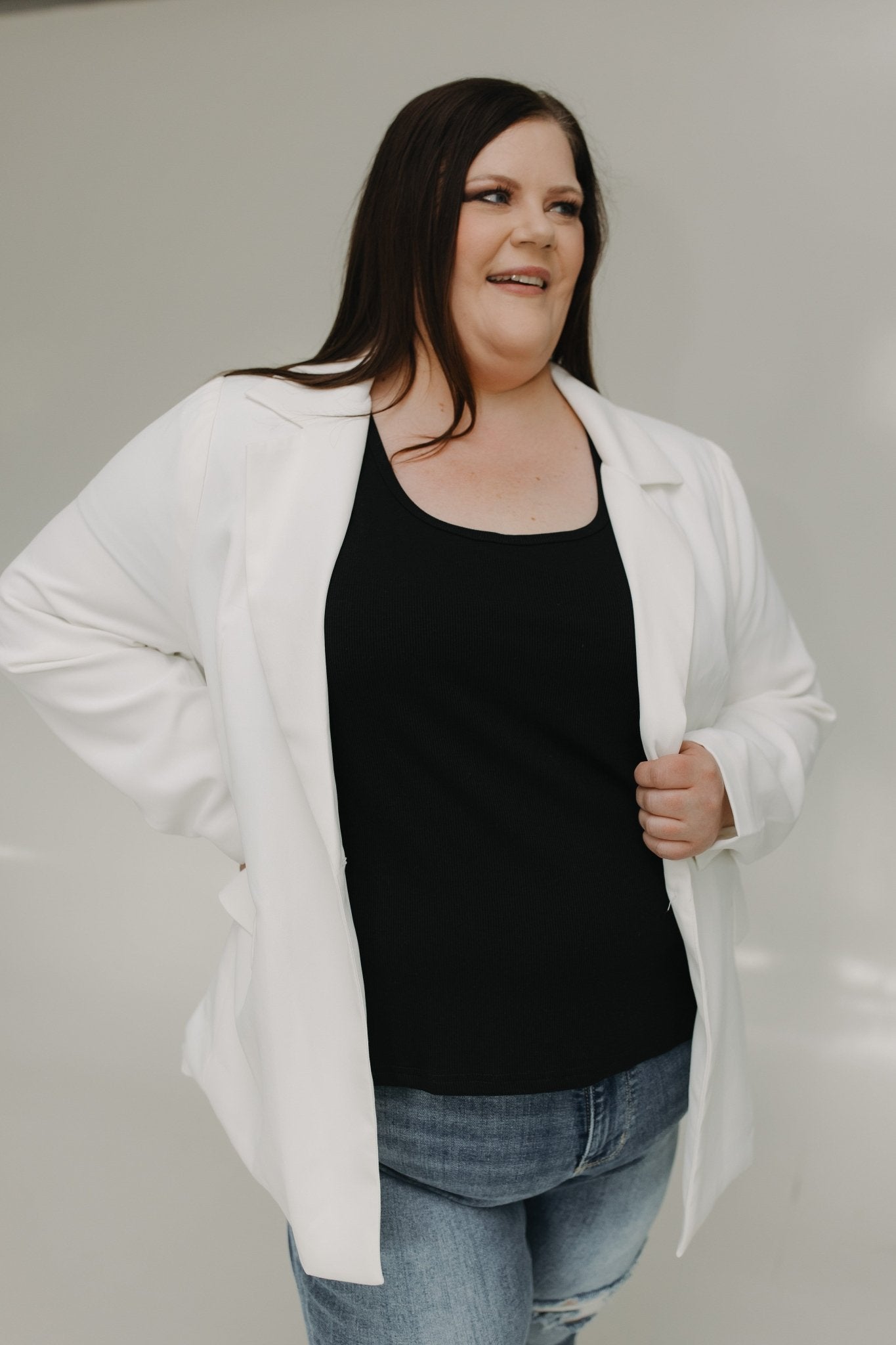 RIBBED ESSENTIAL SCOOPED NECK TEE IN BLACK - Love Marlow