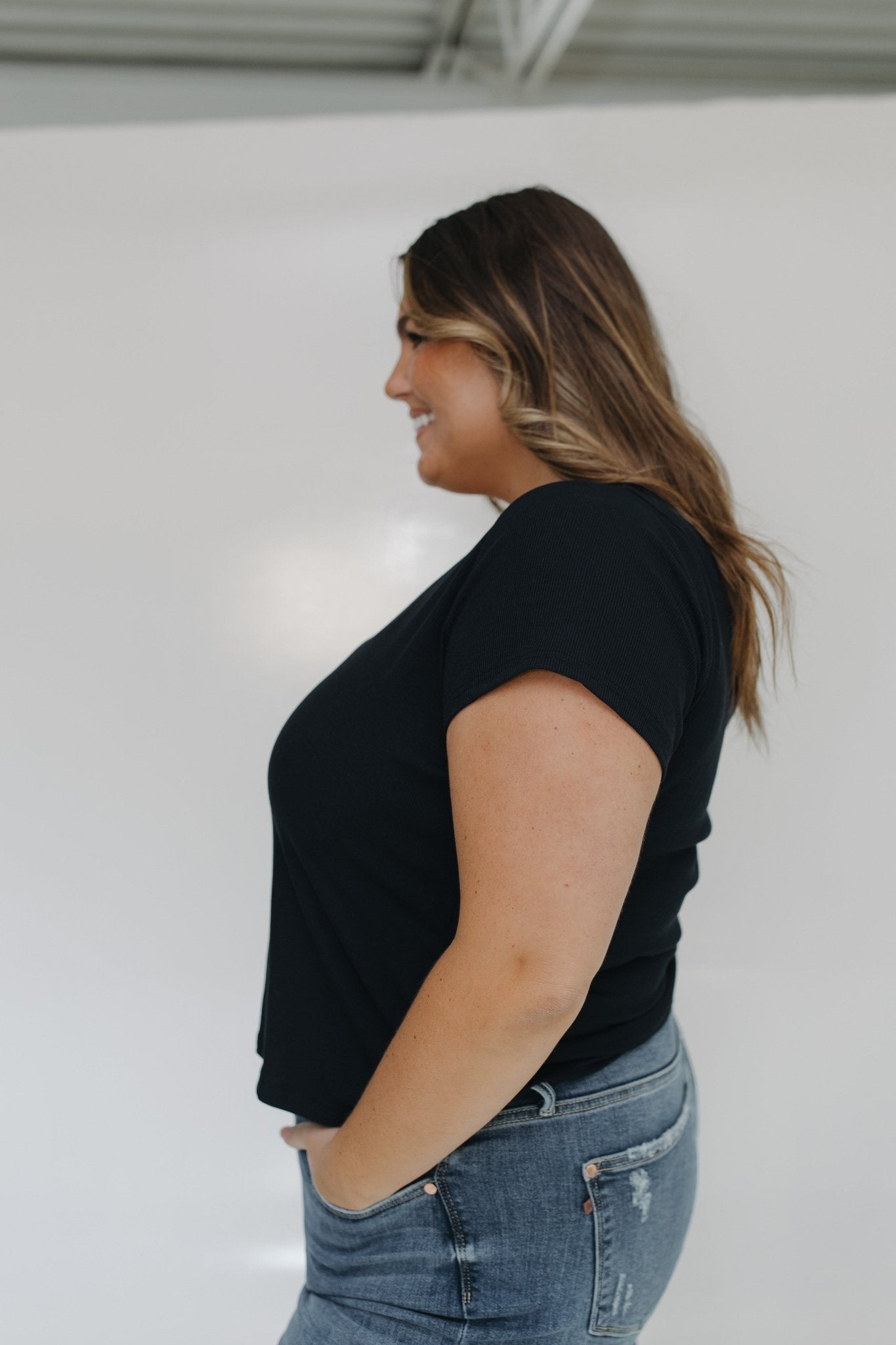 RIBBED ESSENTIAL SCOOPED NECK TEE IN MIDNIGHT - Love Marlow