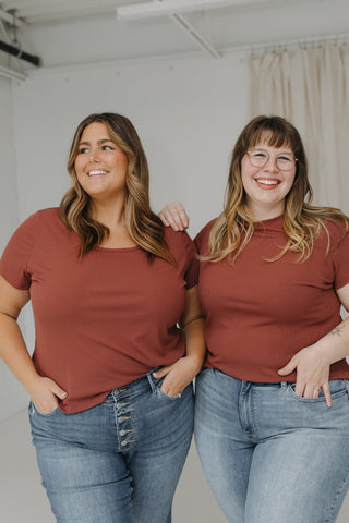 RIBBED ESSENTIAL SCOOPED NECK TEE IN SMOKED CLOVE - Love Marlow