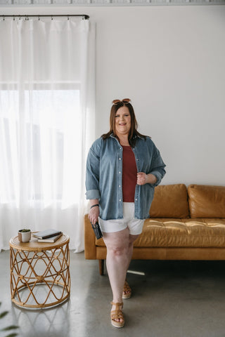 RIBBED ESSENTIAL SCOOPED NECK TEE IN SMOKED CLOVE - Love Marlow